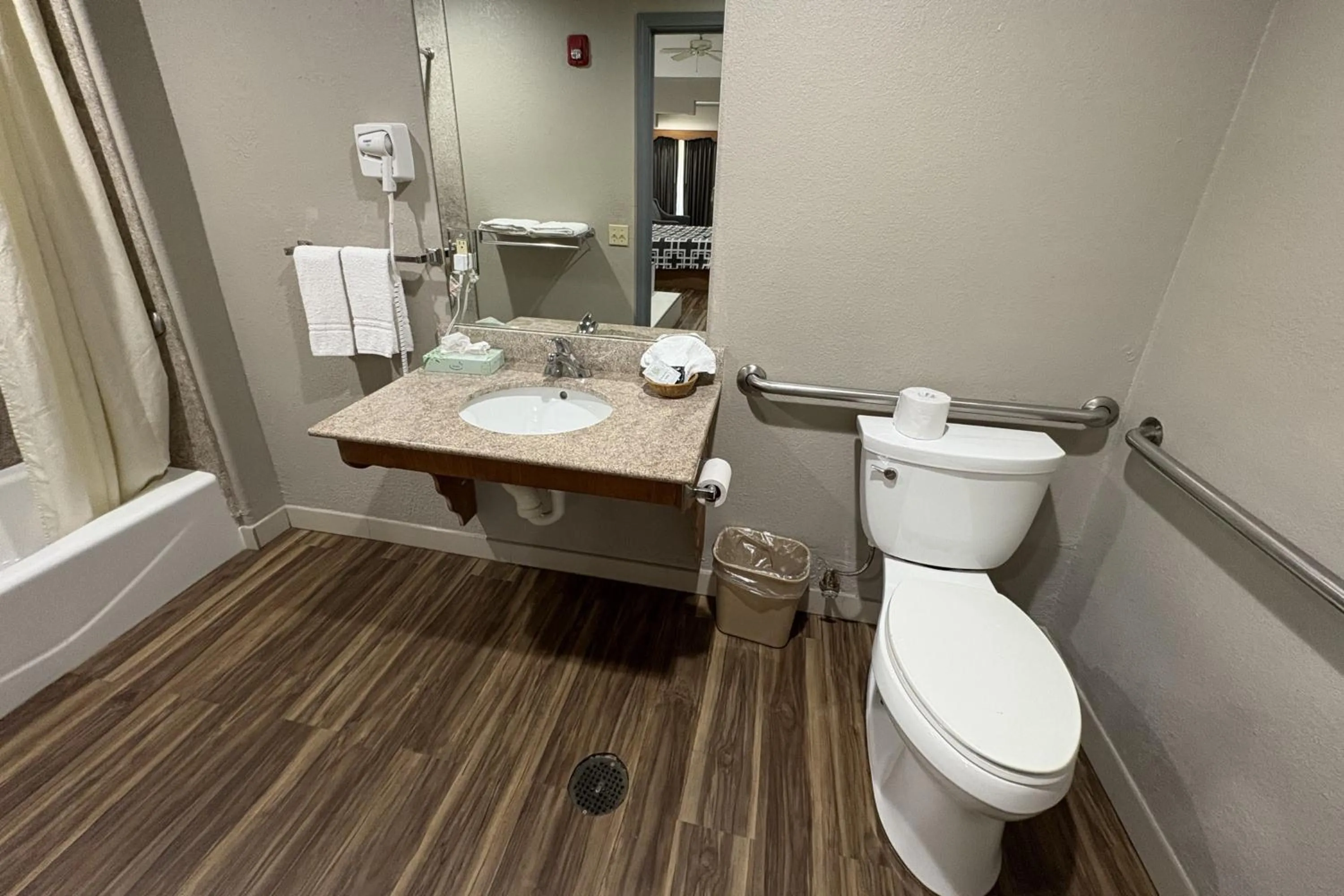Bathroom in Regency Inn & Suites By Capital O Houston IAH Airport