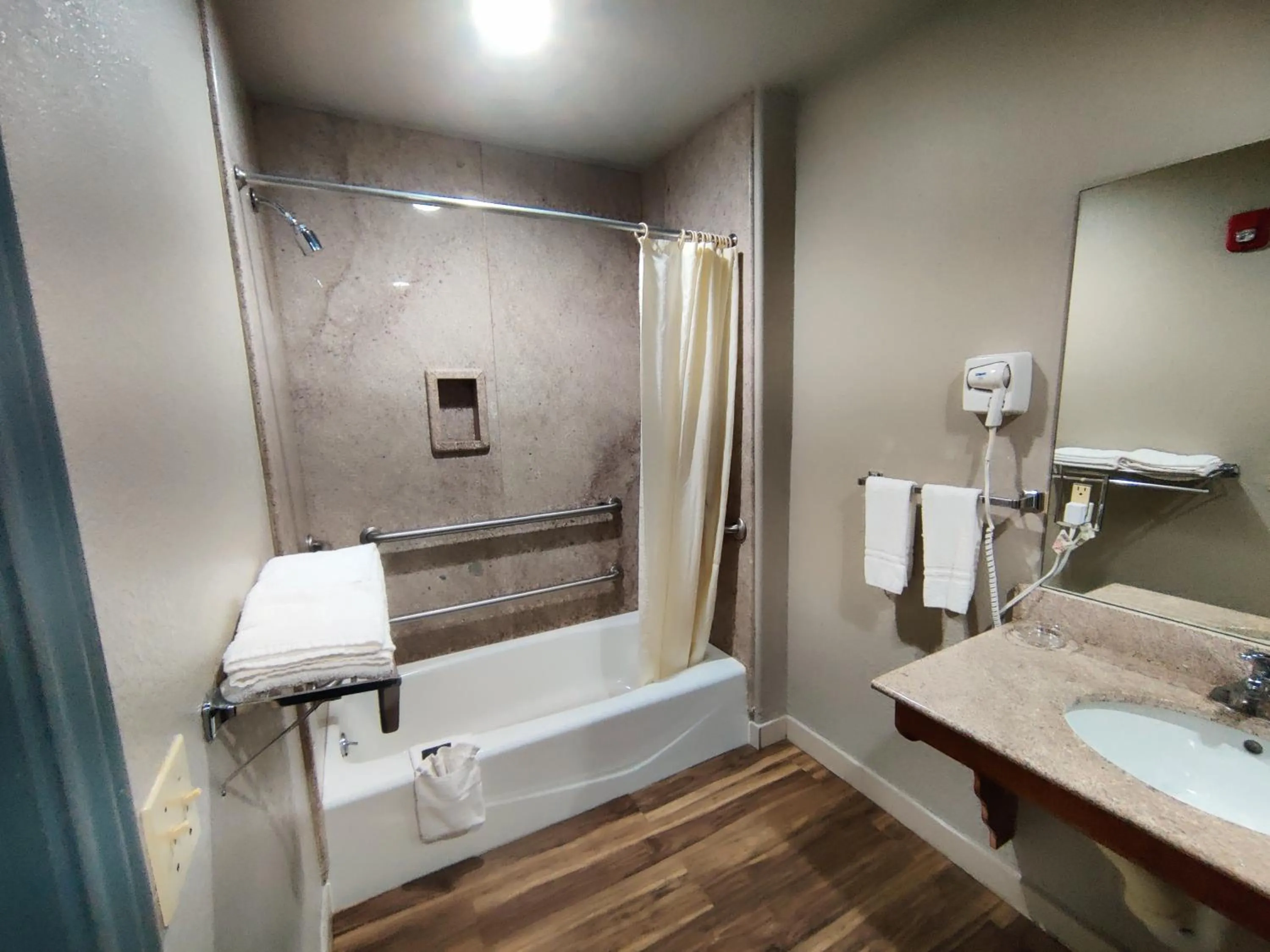 Bathroom in Regency Inn & Suites By Capital O Houston IAH Airport