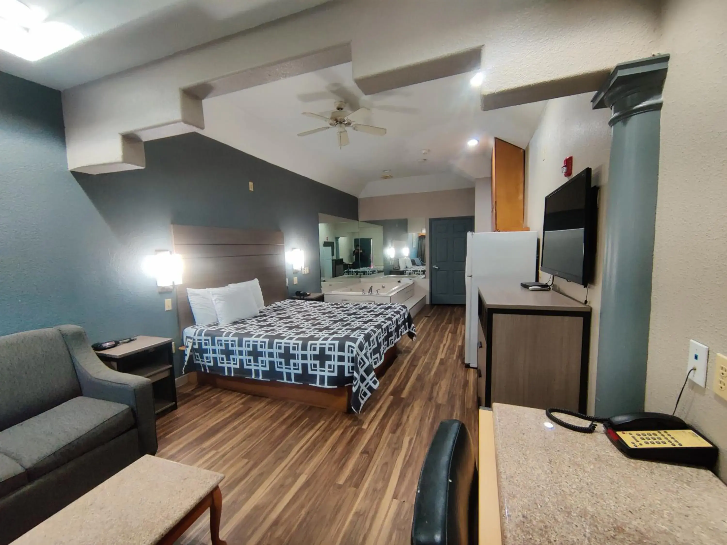 Bedroom, Bed in Regency Inn & Suites By Capital O Houston IAH Airport Bedroom, Bed in Regency Inn & Suites By Capital O Houston IAH Airport