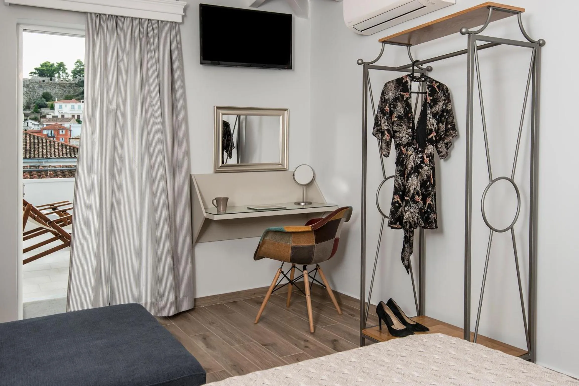 TV and multimedia, Bed in DownTown Hotel