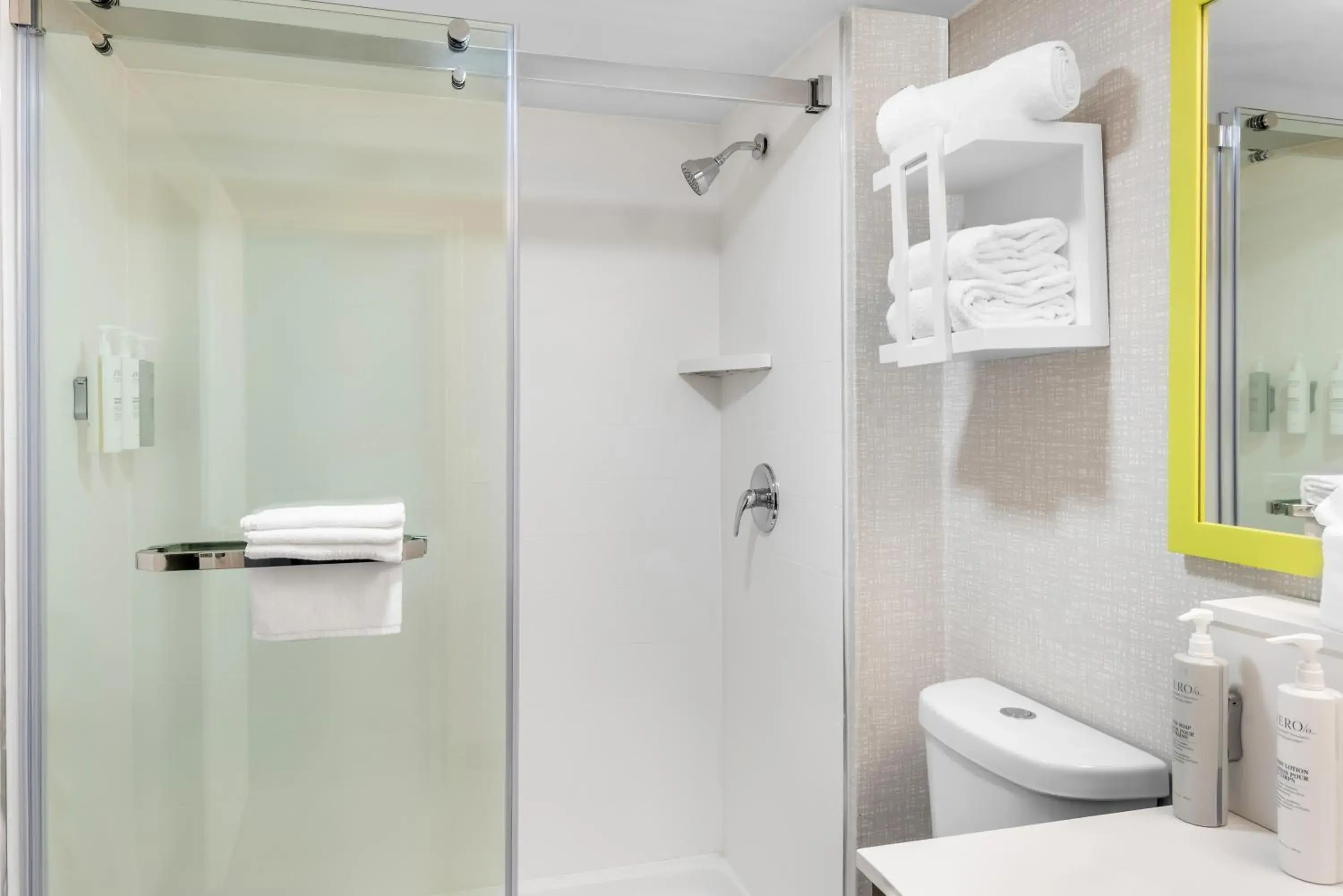 Bathroom in Hampton Inn Indianapolis Northeast/Castleton Bathroom in Hampton Inn Indianapolis Northeast/Castleton