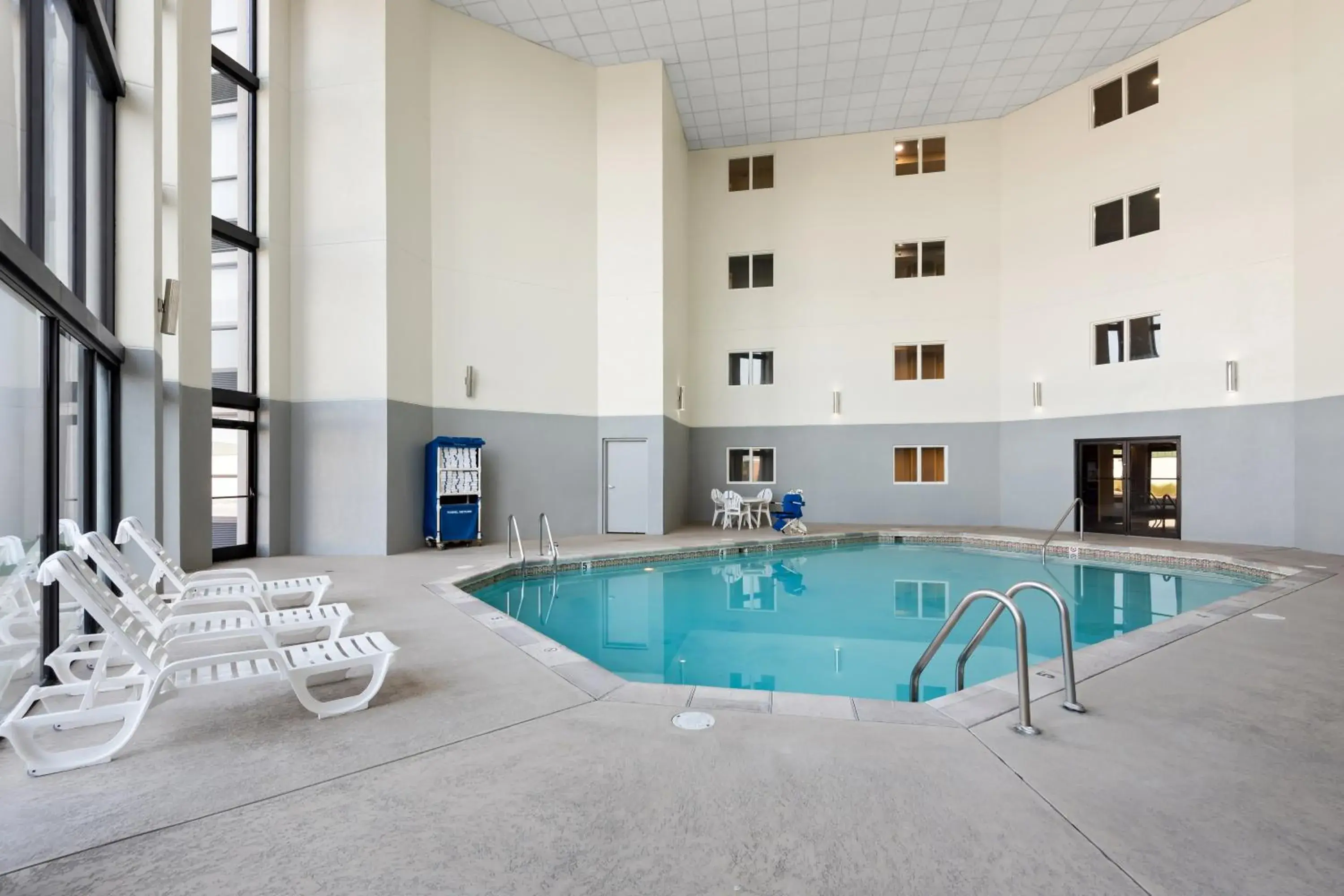 Swimming pool in Hampton Inn Indianapolis Northeast/Castleton Swimming pool in Hampton Inn Indianapolis Northeast/Castleton