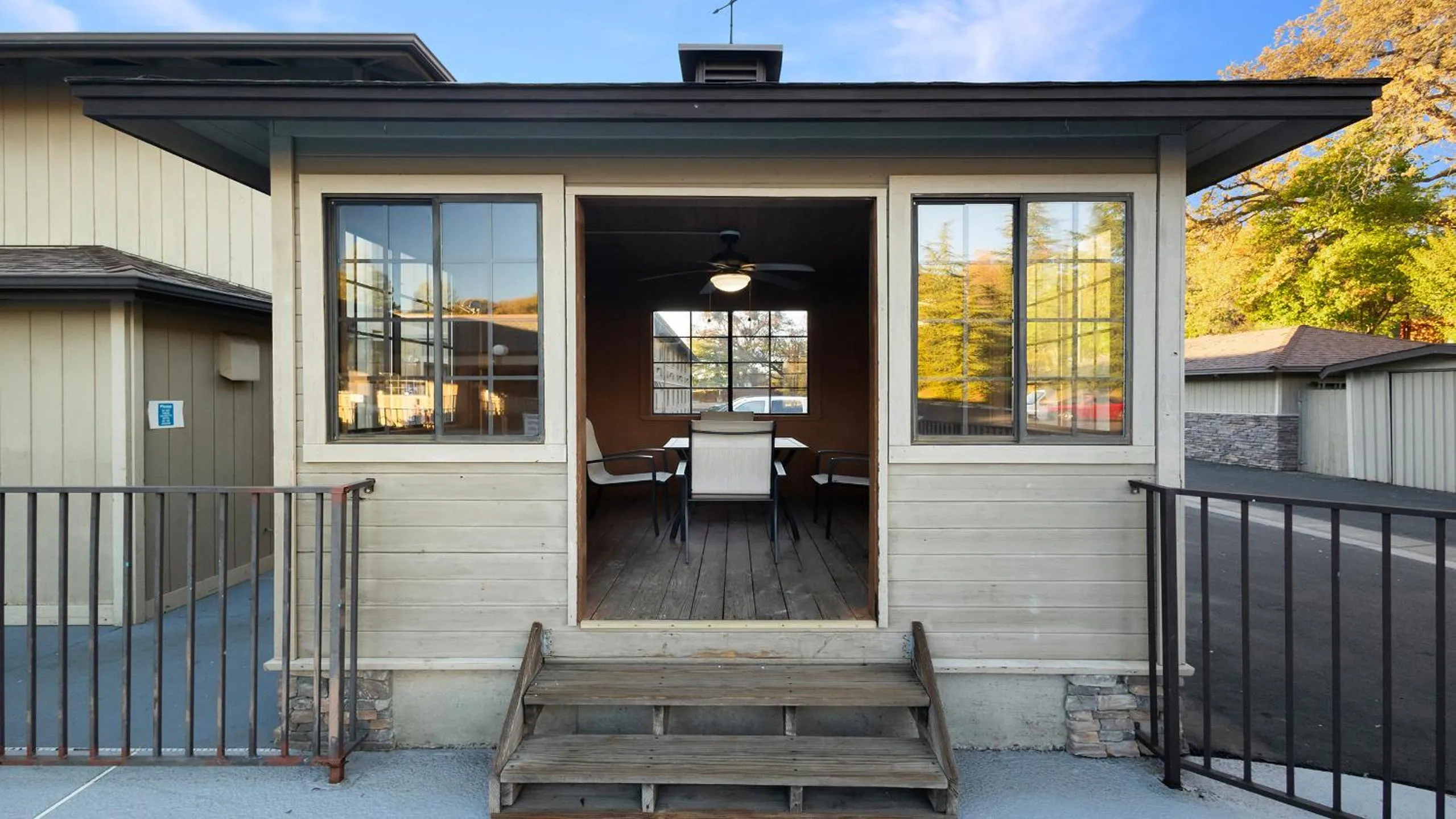 Swimming pool in Sonora Aladdin Motor Inn