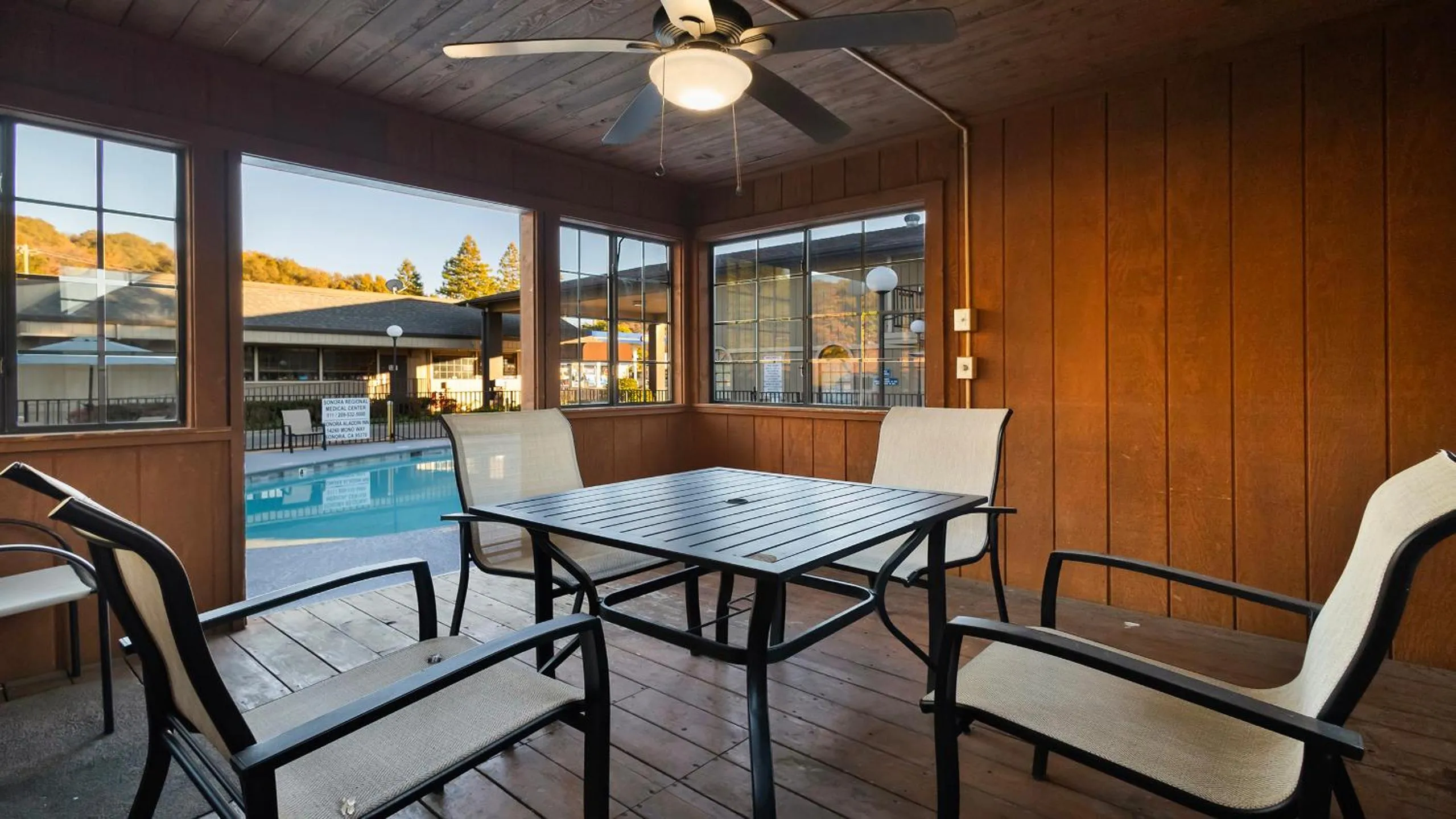 Swimming pool in Sonora Aladdin Motor Inn