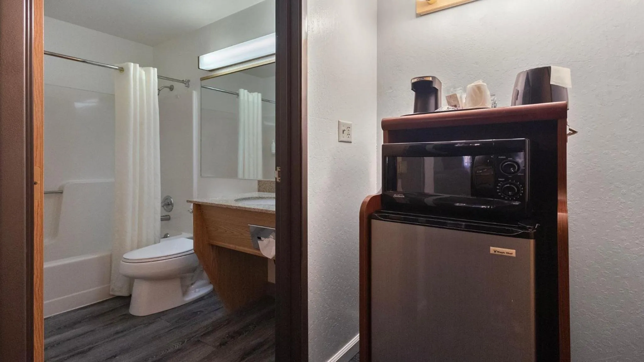 Bathroom in Sonora Aladdin Motor Inn