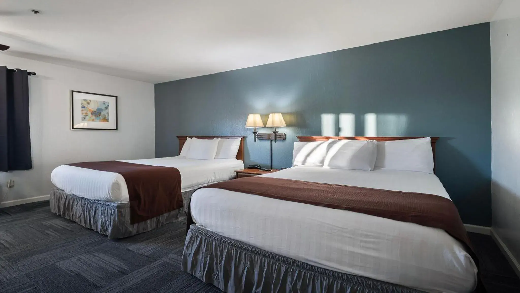 Bed in Sonora Aladdin Motor Inn Bed in Sonora Aladdin Motor Inn