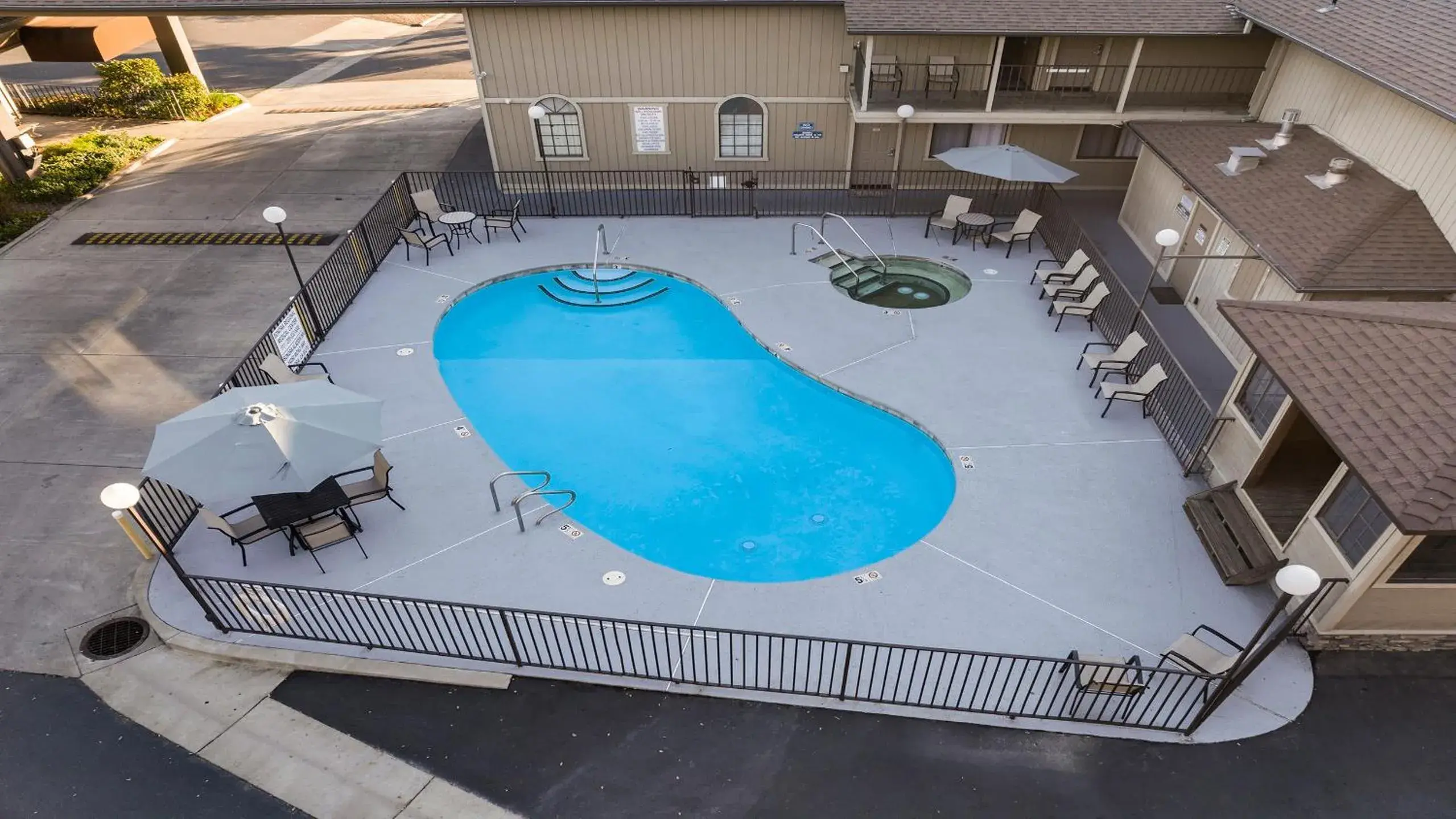 Swimming pool in Sonora Aladdin Motor Inn Swimming pool in Sonora Aladdin Motor Inn