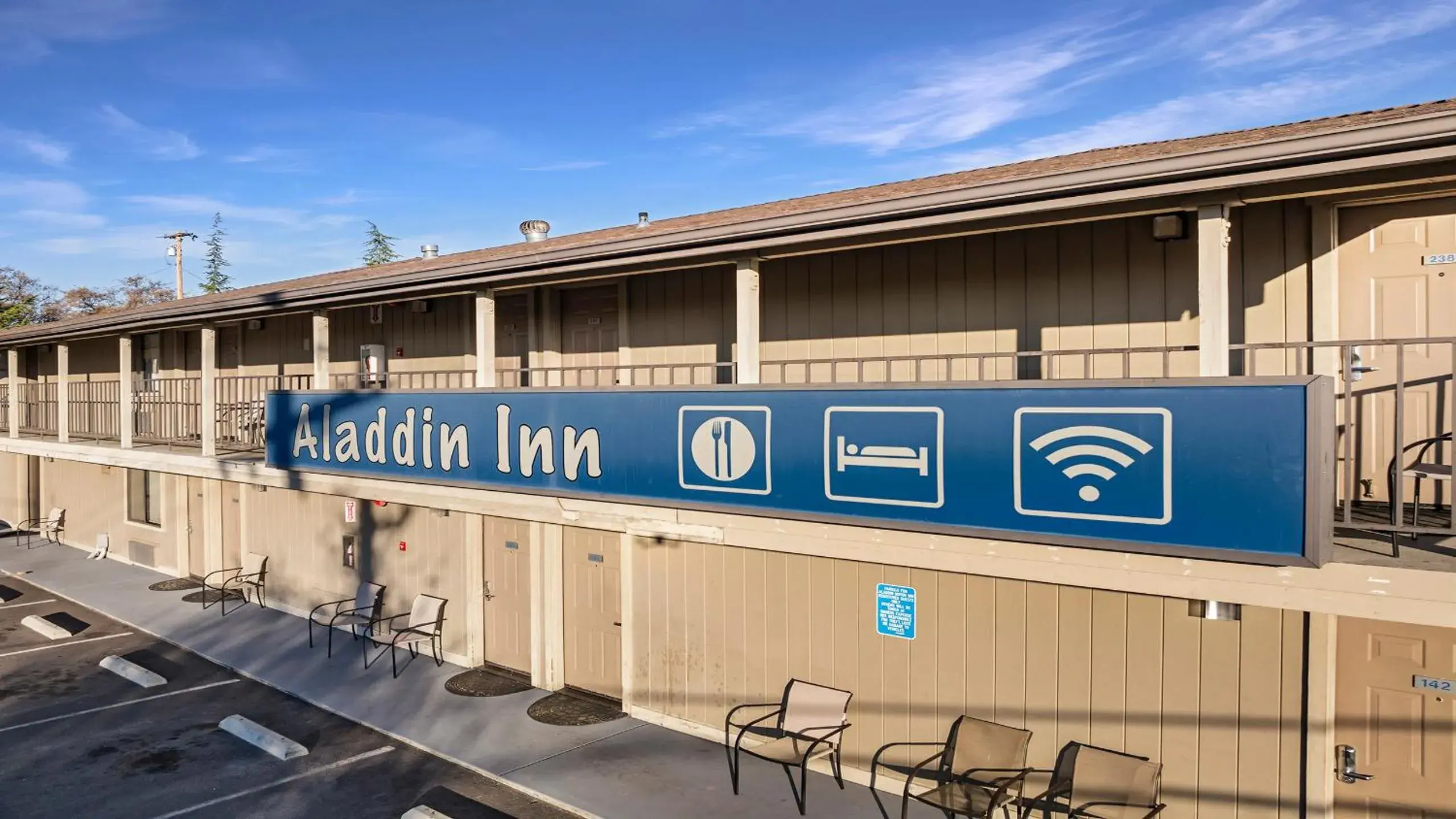 Property building in Sonora Aladdin Motor Inn Property building in Sonora Aladdin Motor Inn