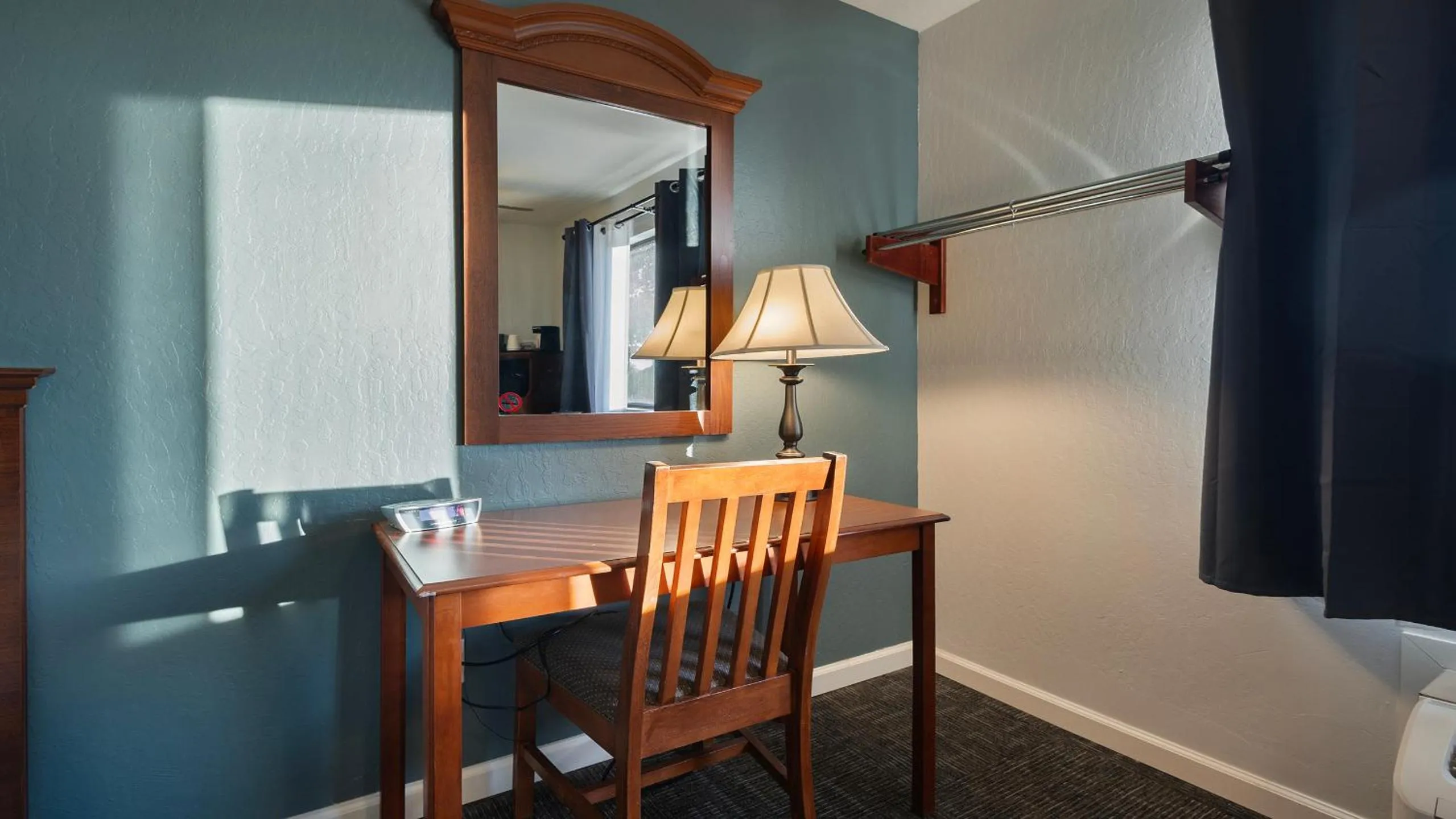 Seating area in Sonora Aladdin Motor Inn