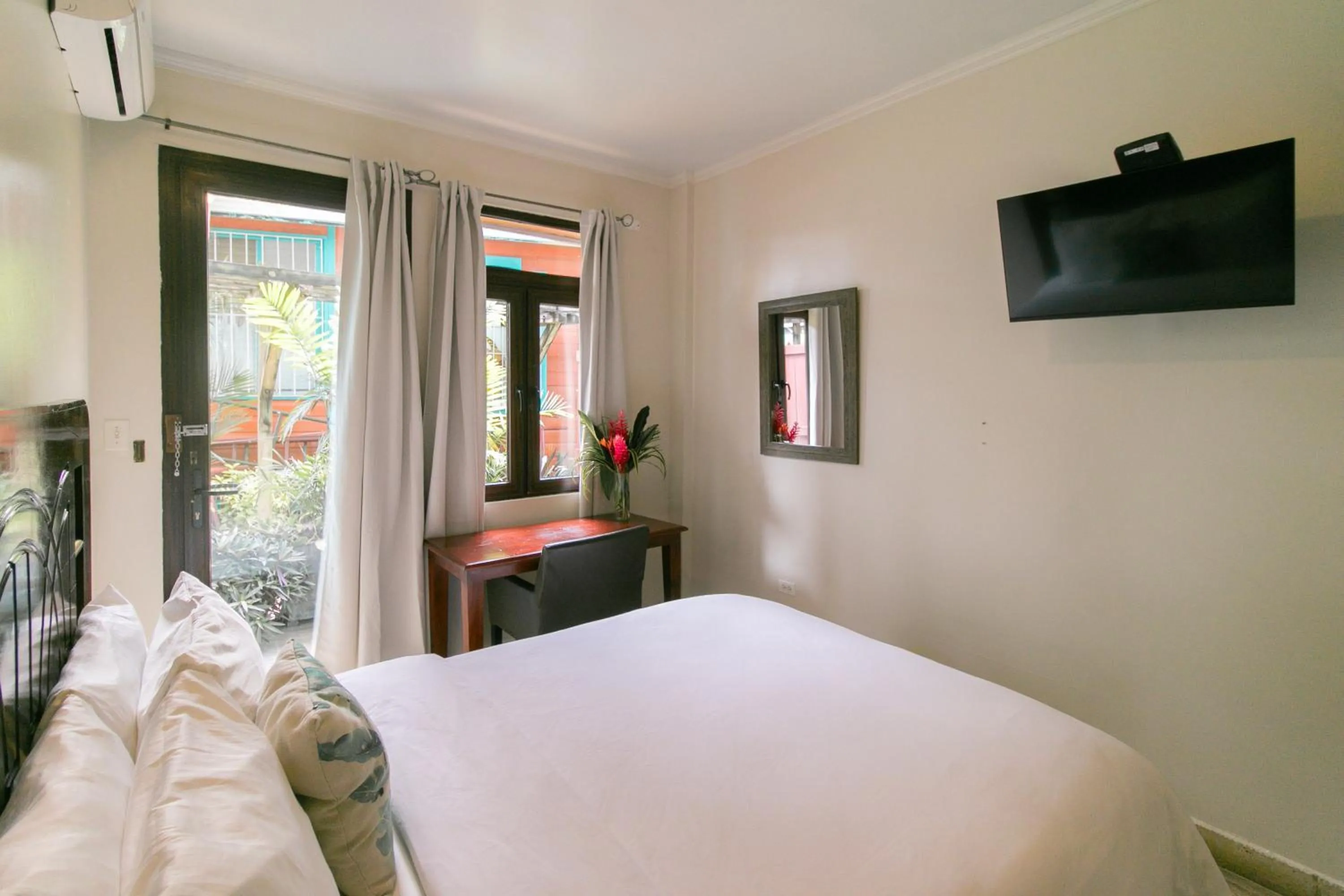 Photo of the whole room, Bed in Hotel Palma Royale