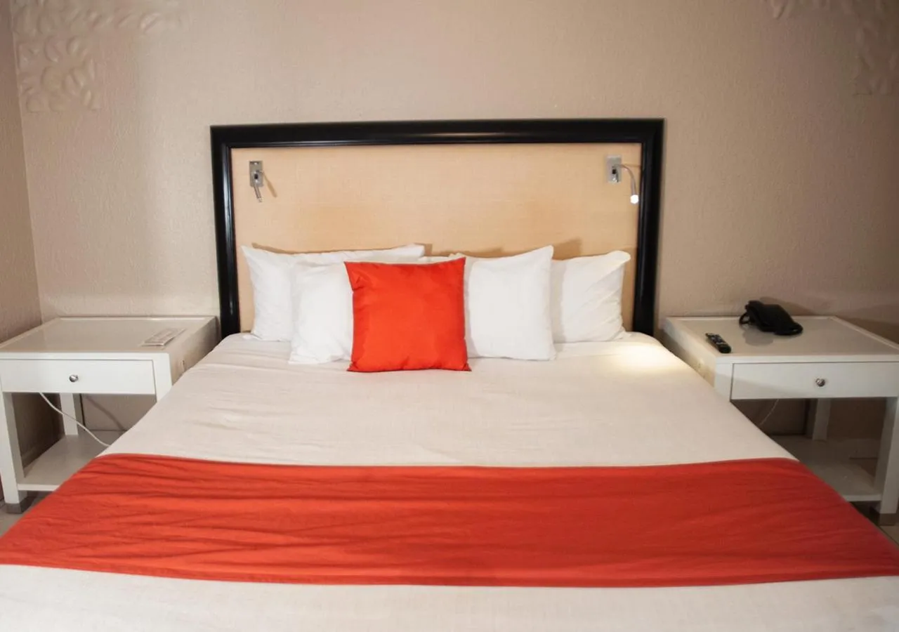 Bed in Del Mar Inn Playas