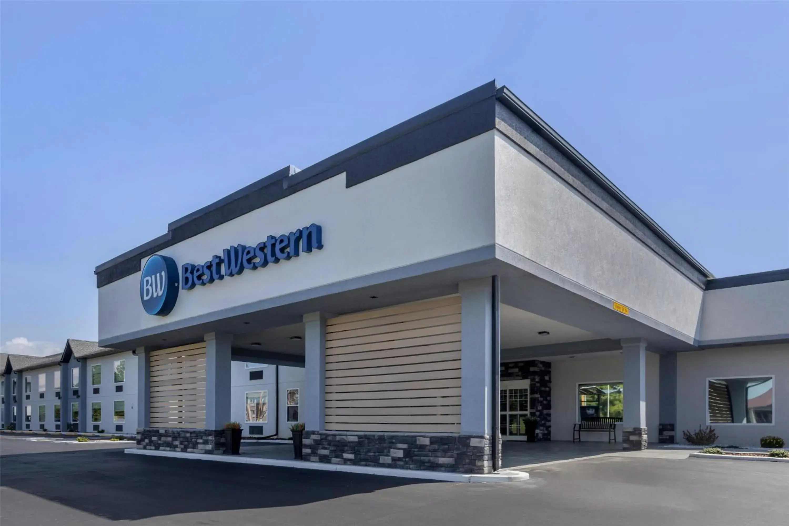 Property building in Best Western Manchester Property building in Best Western Manchester