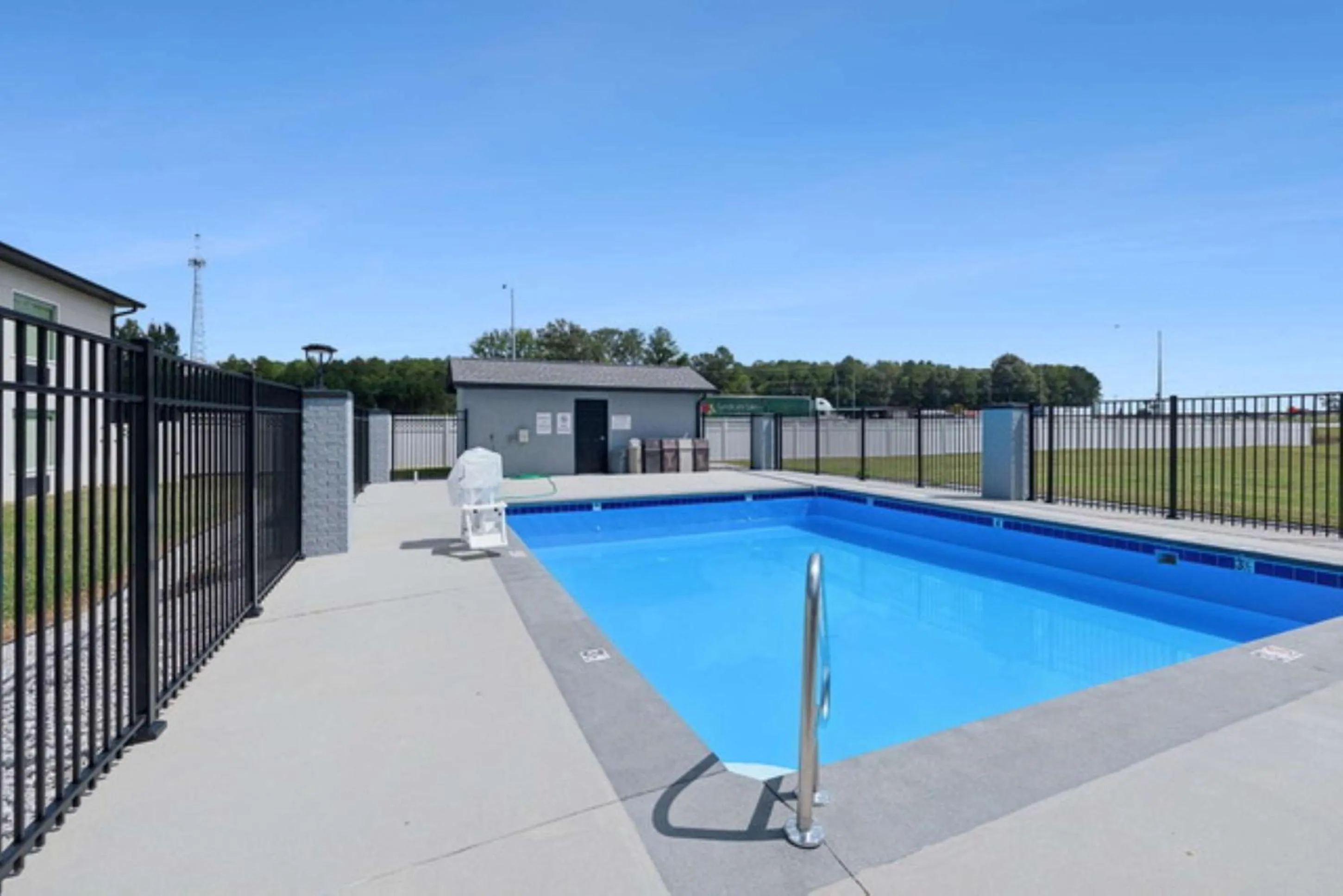 Pool view in Red Roof Inn & Suites Manchester, TN