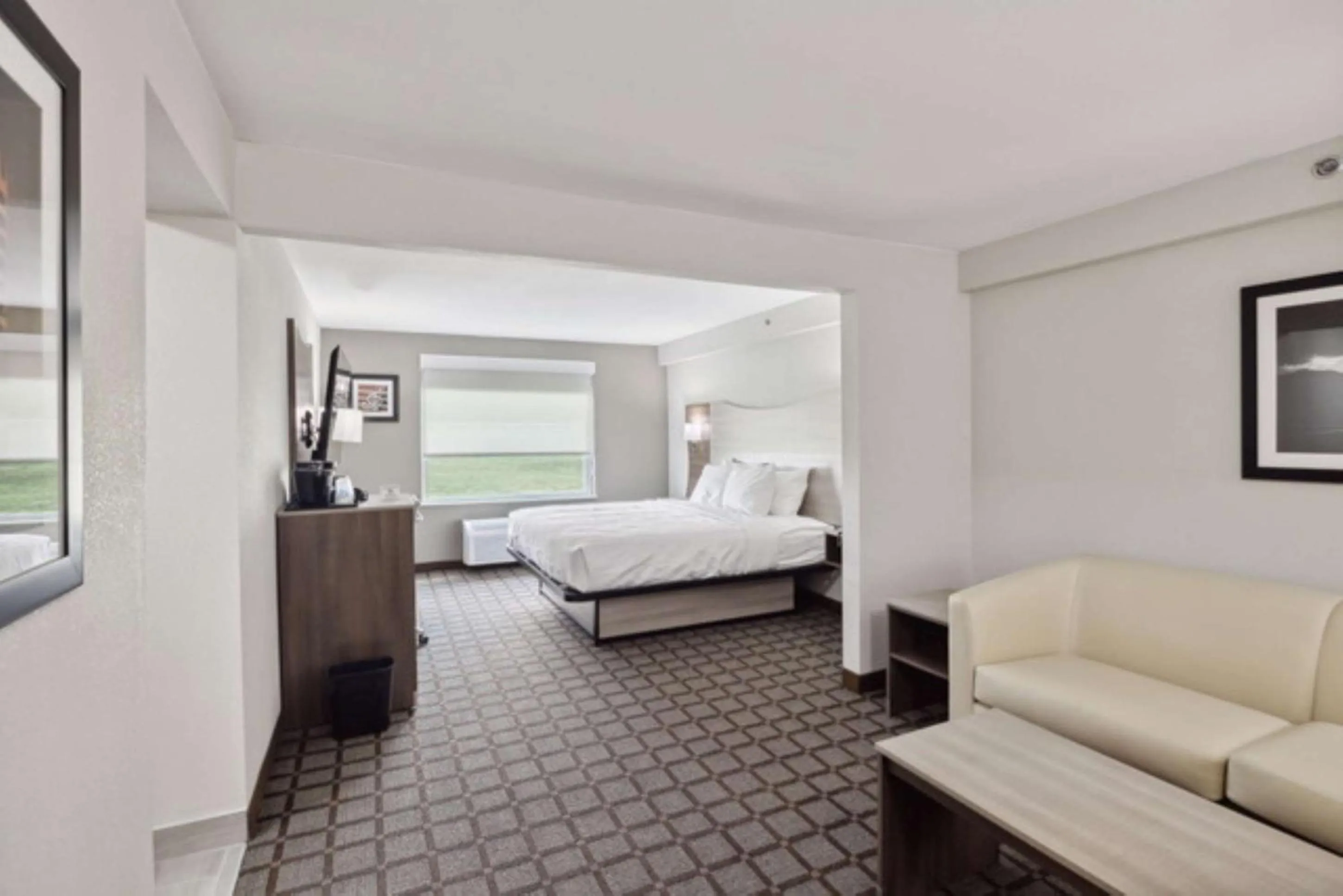 Bedroom, Bed in Red Roof Inn & Suites Manchester, TN