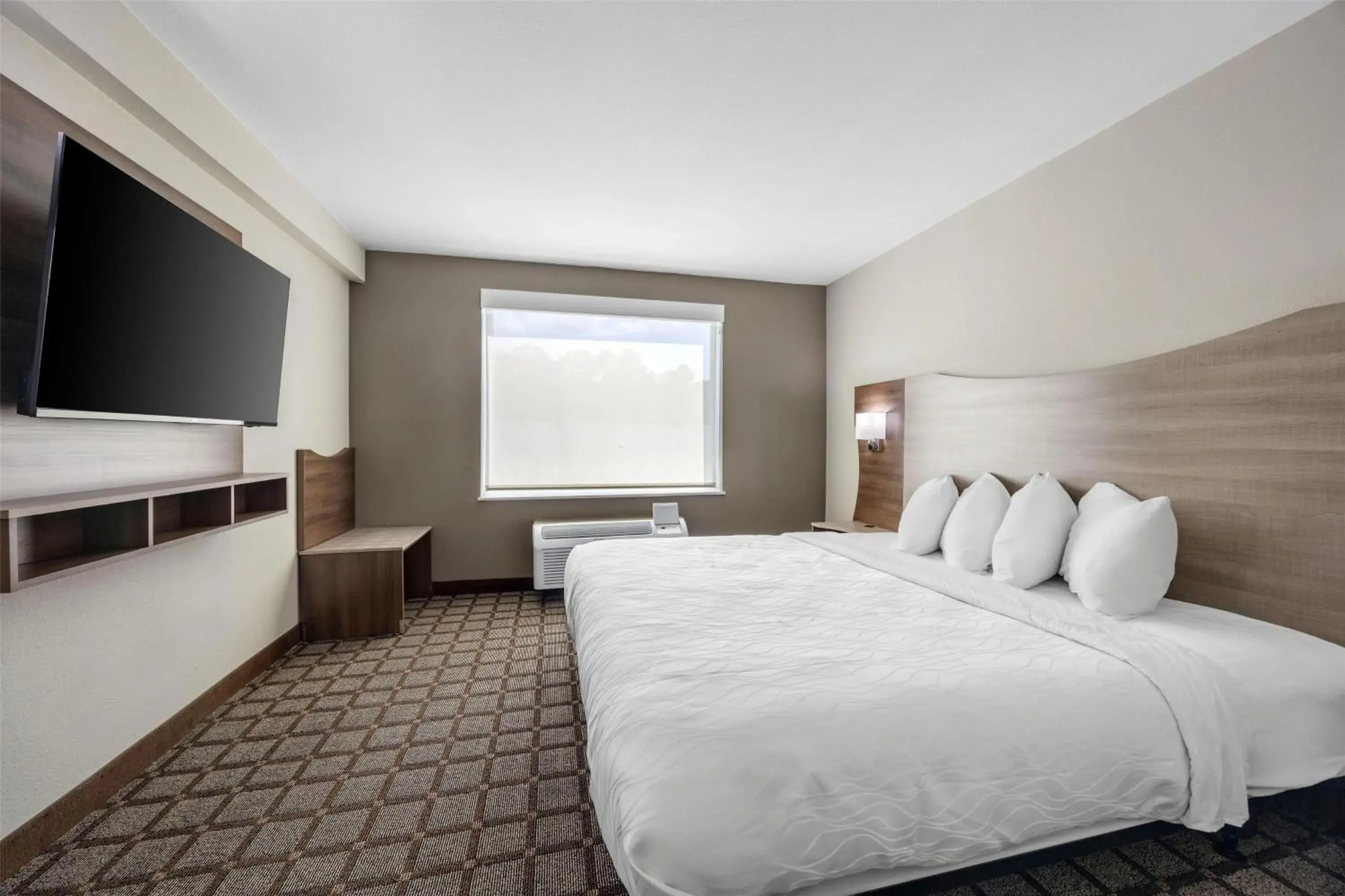 King Suite with Sofa Bed and Roll-In Shower - Disability Access in Best Western Manchester King Suite with Sofa Bed and Roll-In Shower - Disability Access in Best Western Manchester