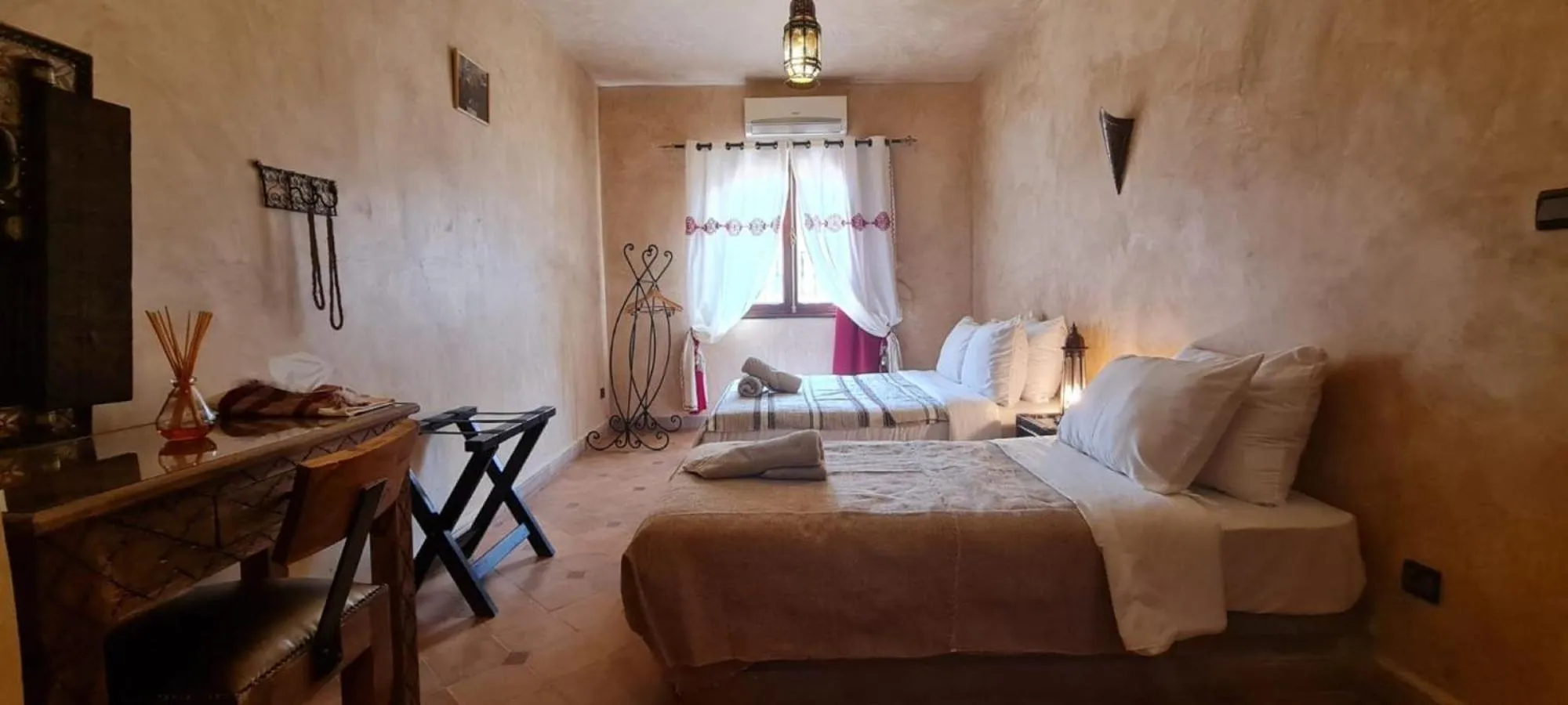 Bed in Kasbah La Cigogne