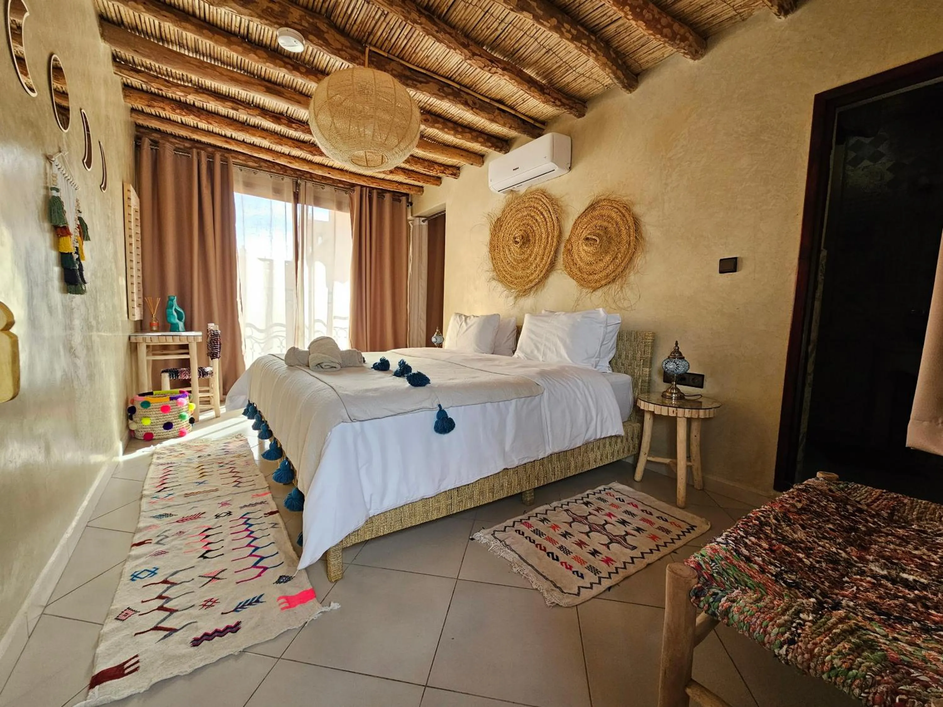 Balcony/Terrace, Bed in Kasbah La Cigogne