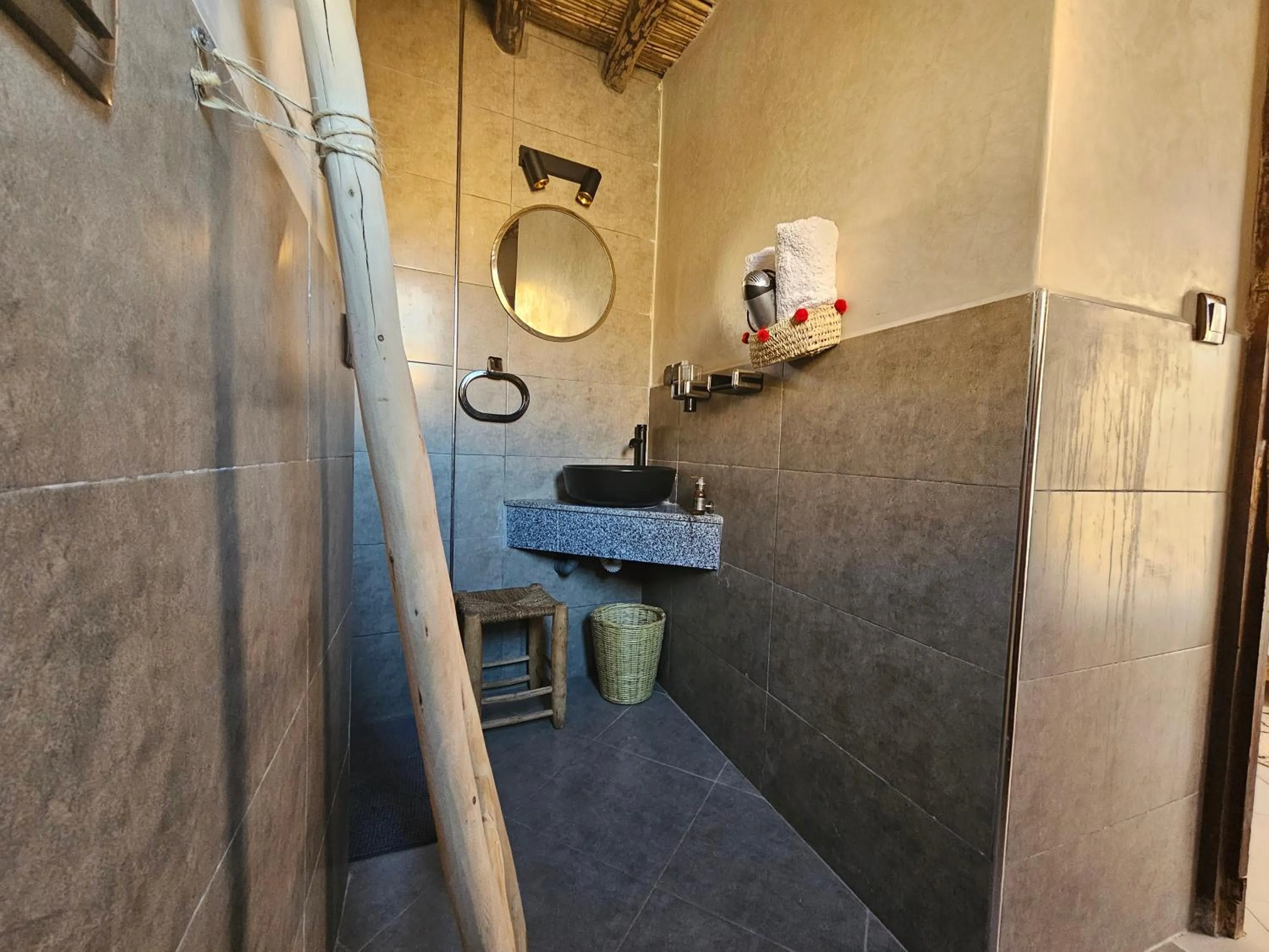 Bathroom in Kasbah La Cigogne