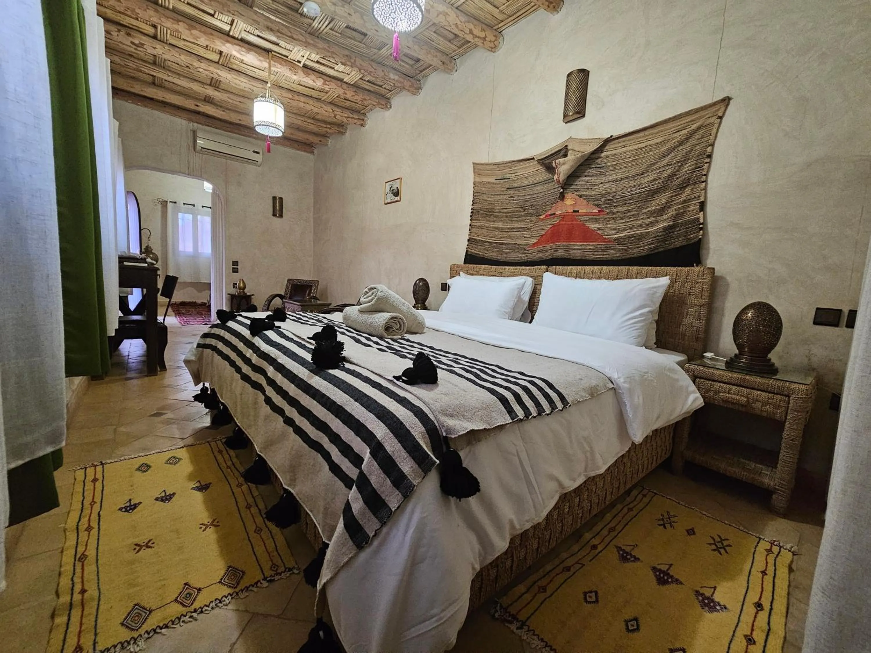 Photo of the whole room, Bed in Kasbah La Cigogne
