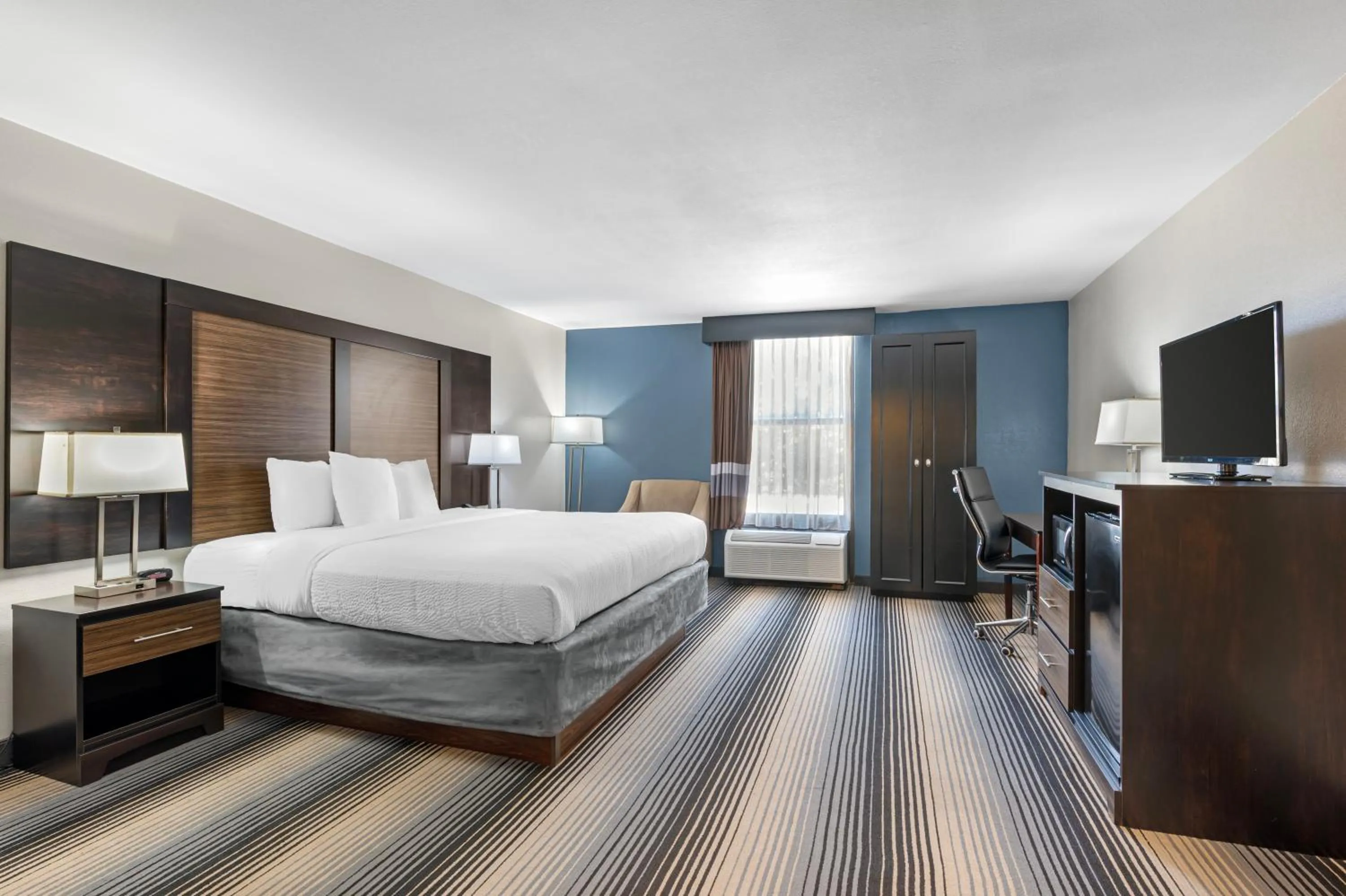 Bed in Sleep Inn Indianapolis East