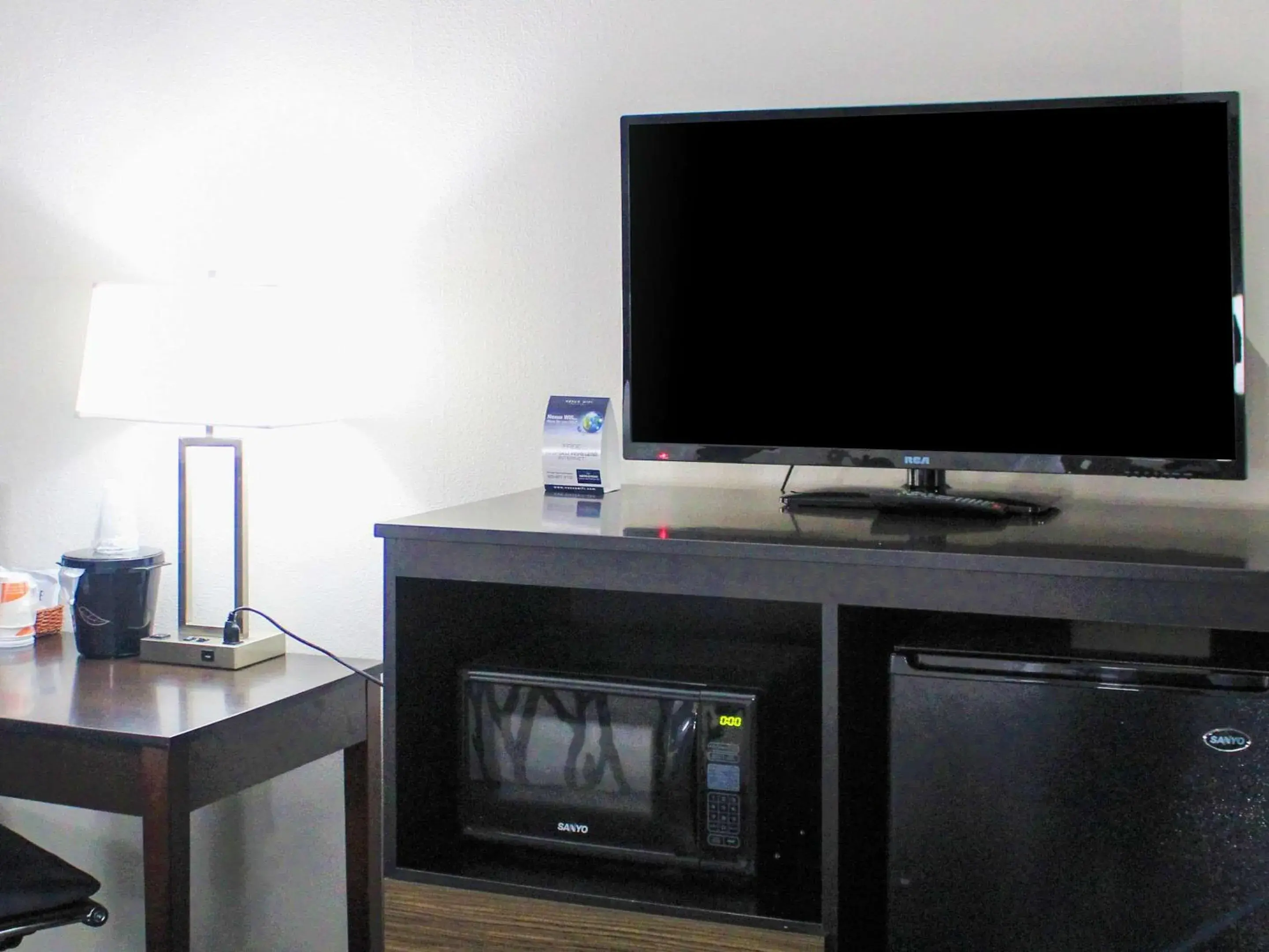 Photo of the whole room, TV/Entertainment Center in Sleep Inn