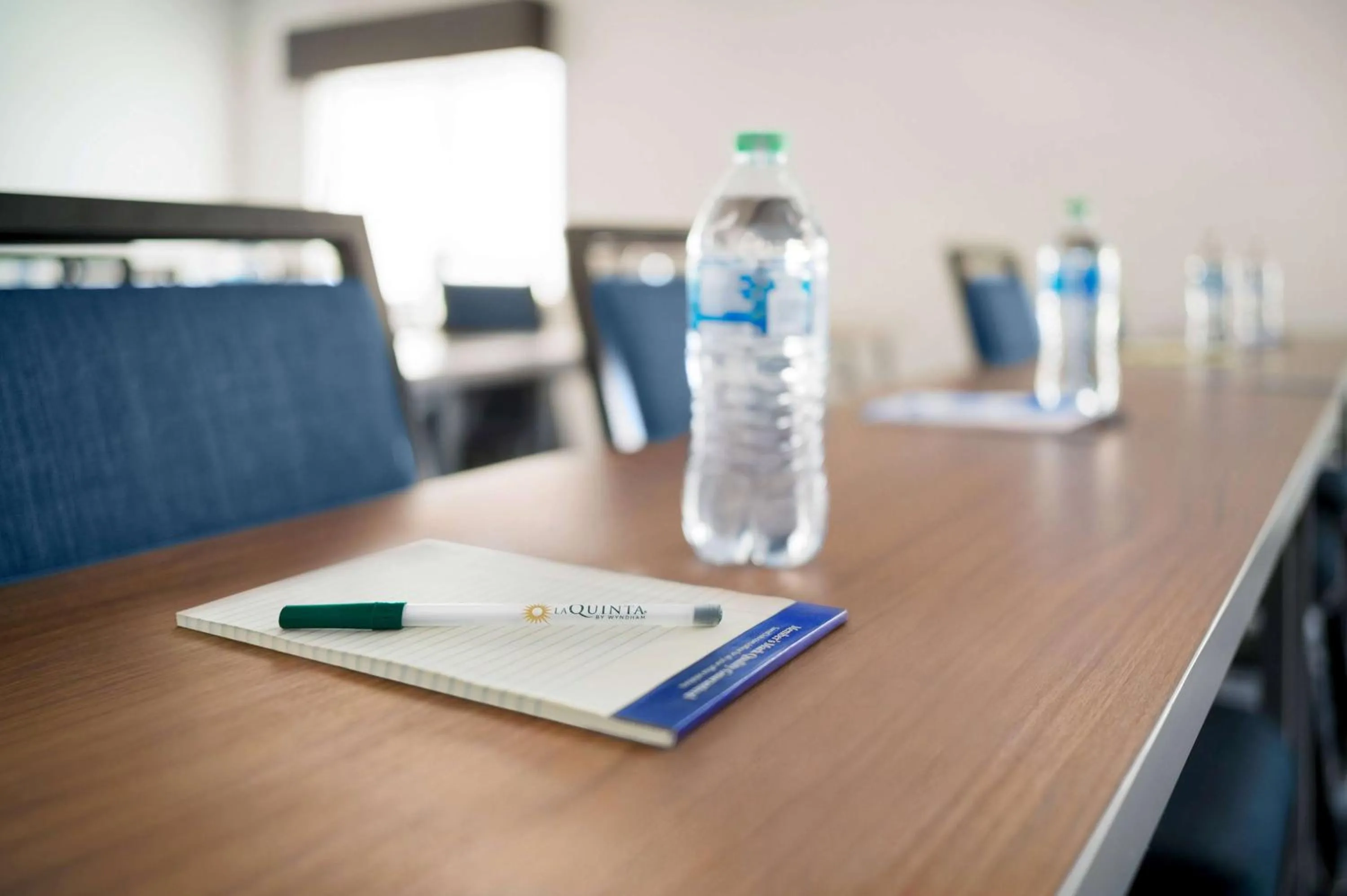 Meeting/conference room in La Quinta Inn by Wyndham Columbus Dublin