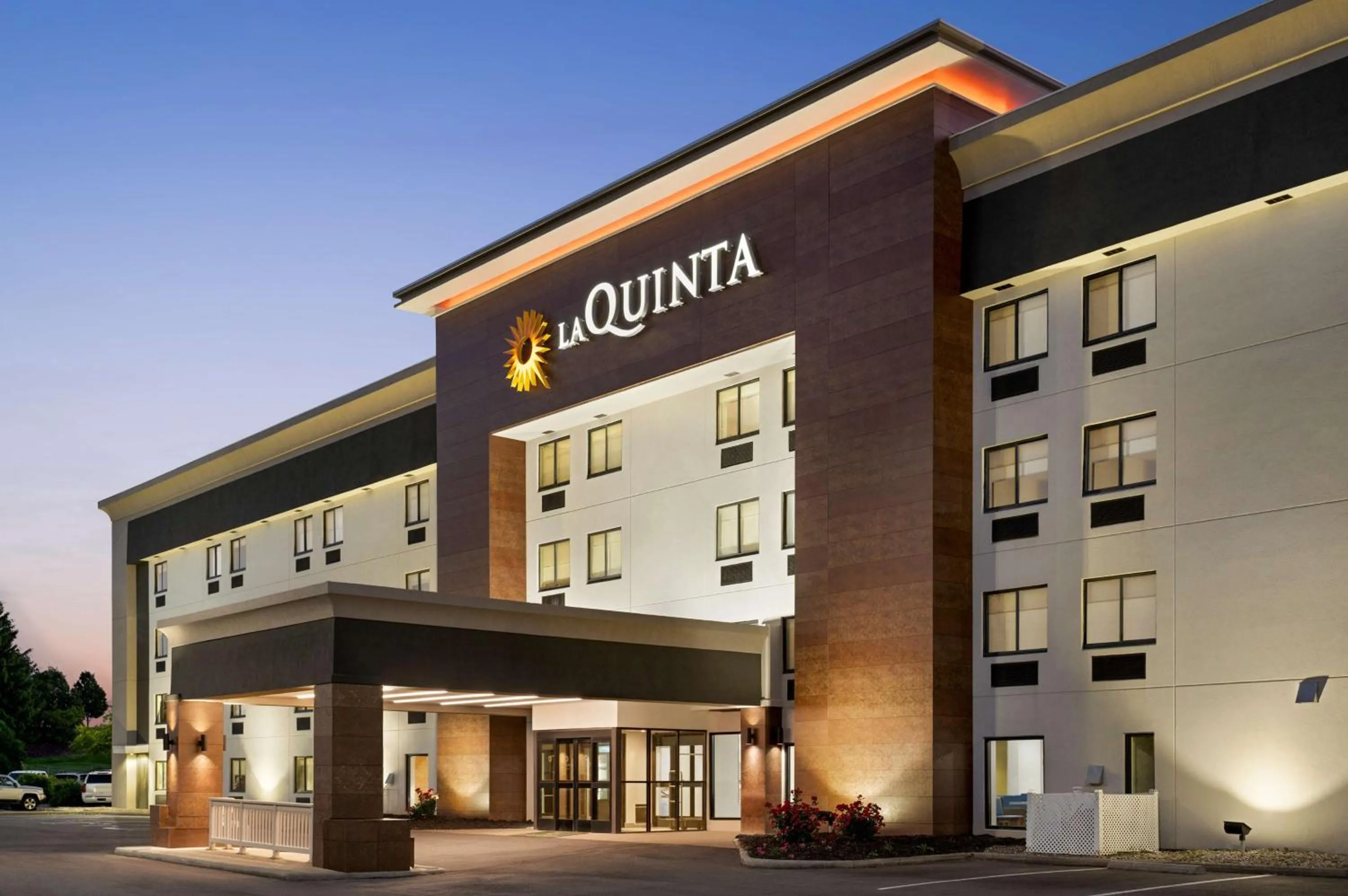 Property building in La Quinta Inn by Wyndham Columbus Dublin