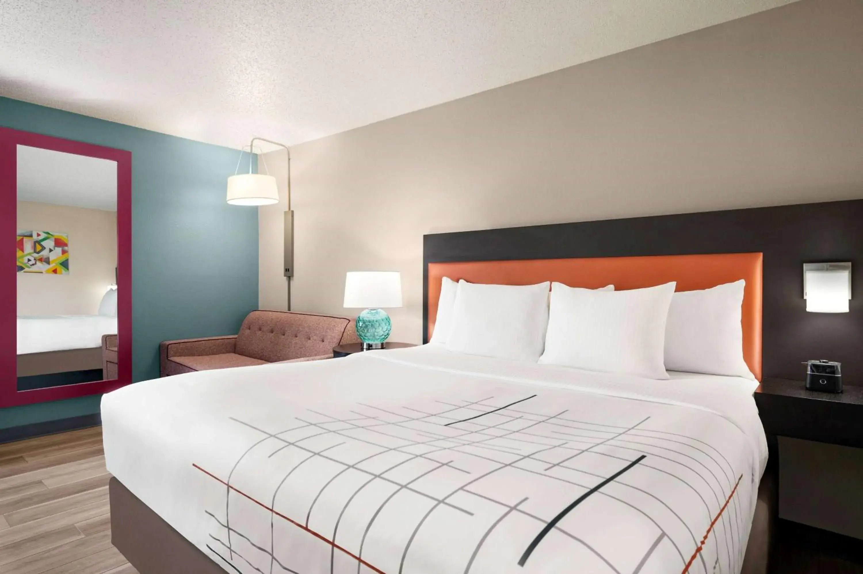 Deluxe King Room in La Quinta Inn by Wyndham Columbus Dublin Deluxe King Room in La Quinta Inn by Wyndham Columbus Dublin