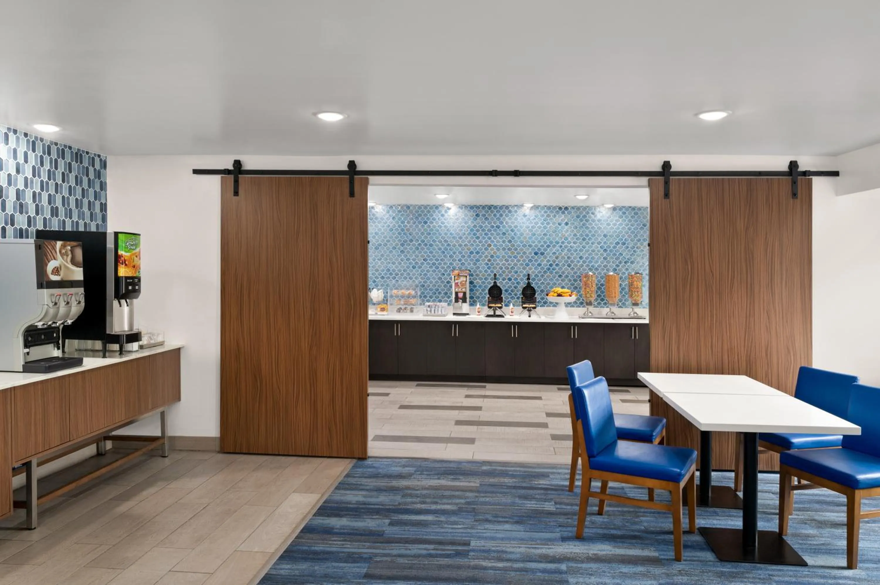 Breakfast in La Quinta Inn by Wyndham Columbus Dublin