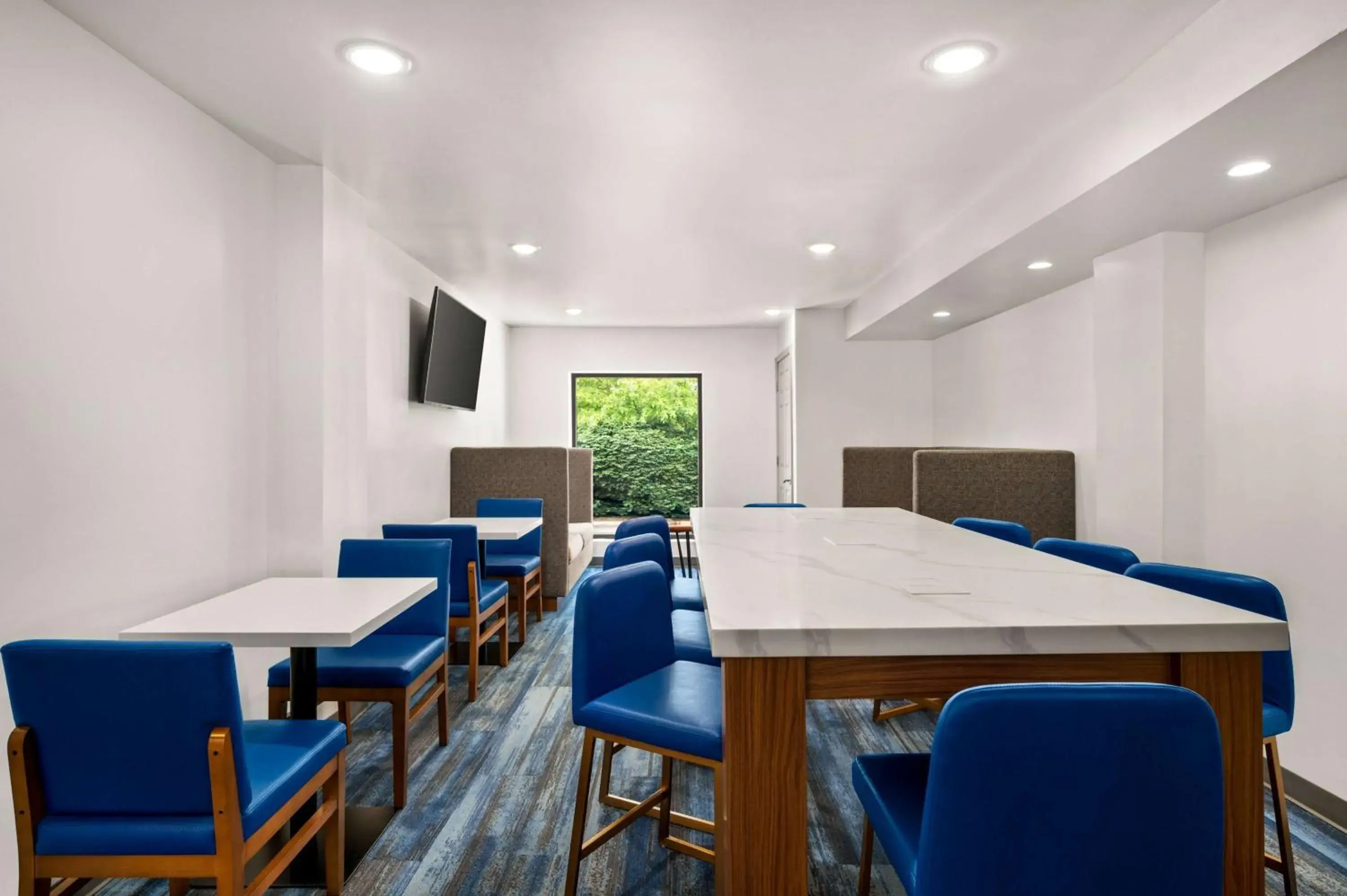 Lobby or reception in La Quinta Inn by Wyndham Columbus Dublin Lobby or reception in La Quinta Inn by Wyndham Columbus Dublin