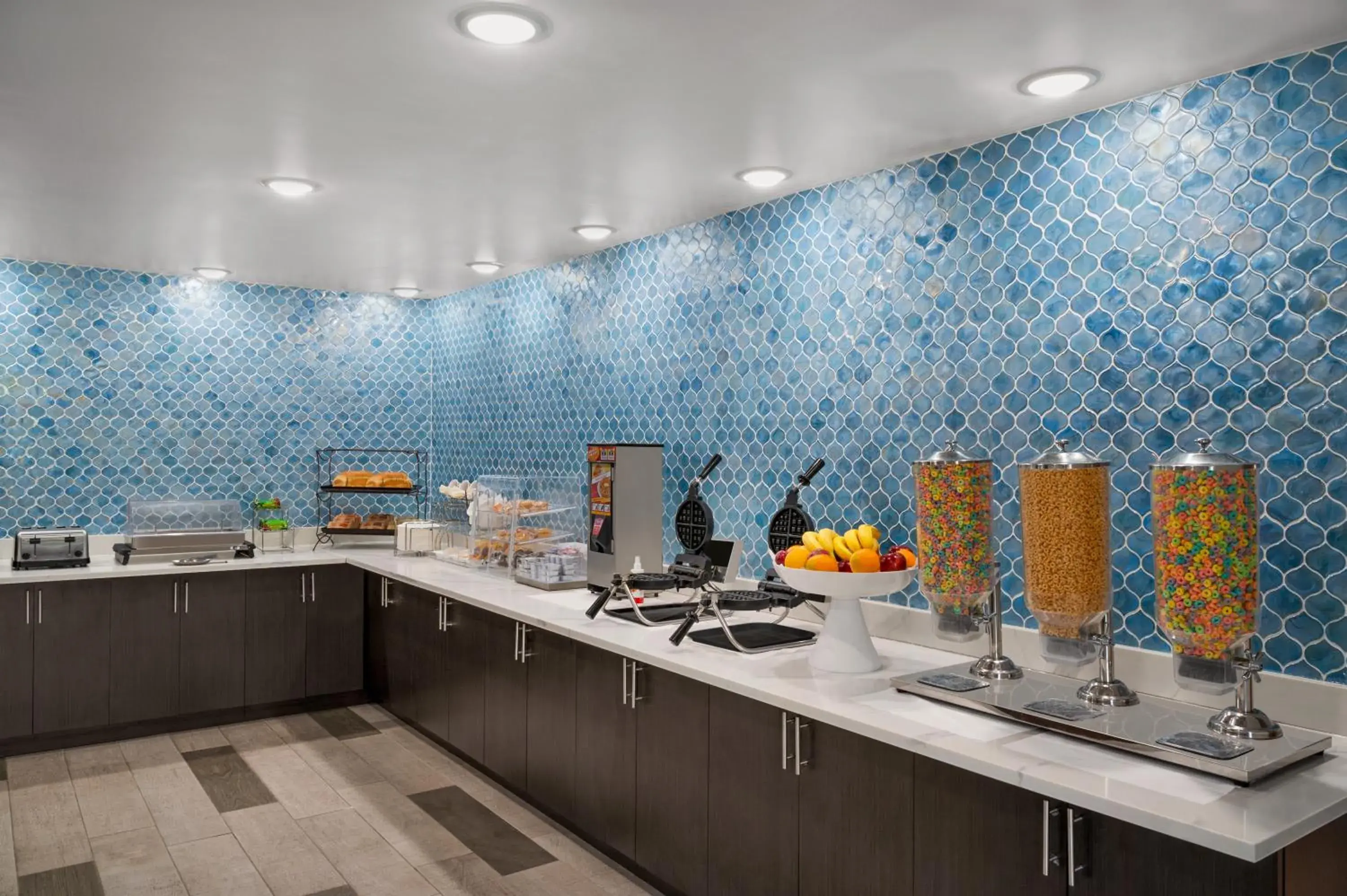 Continental breakfast in La Quinta Inn by Wyndham Columbus Dublin Continental breakfast in La Quinta Inn by Wyndham Columbus Dublin