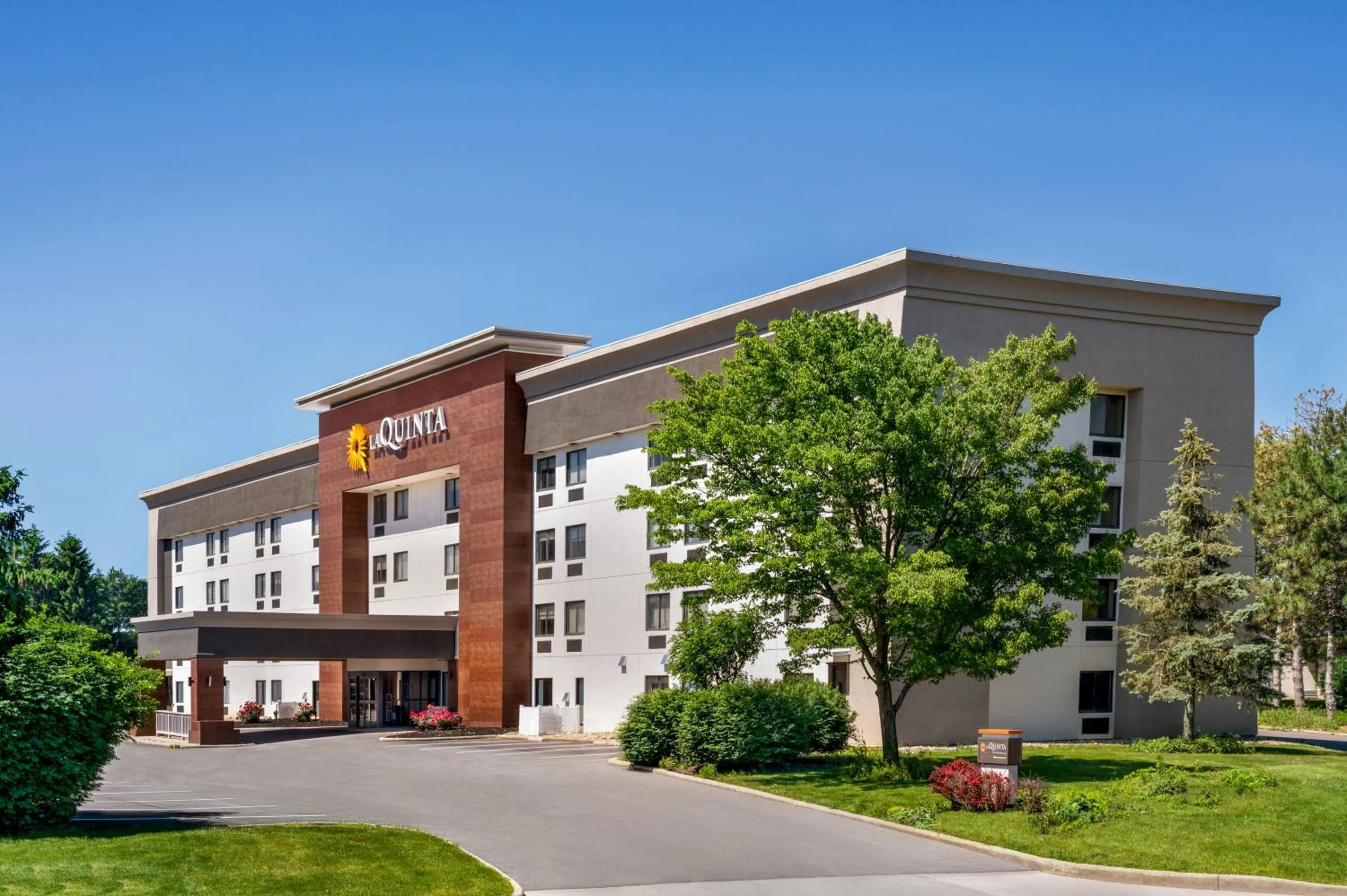Property building in La Quinta Inn by Wyndham Columbus Dublin