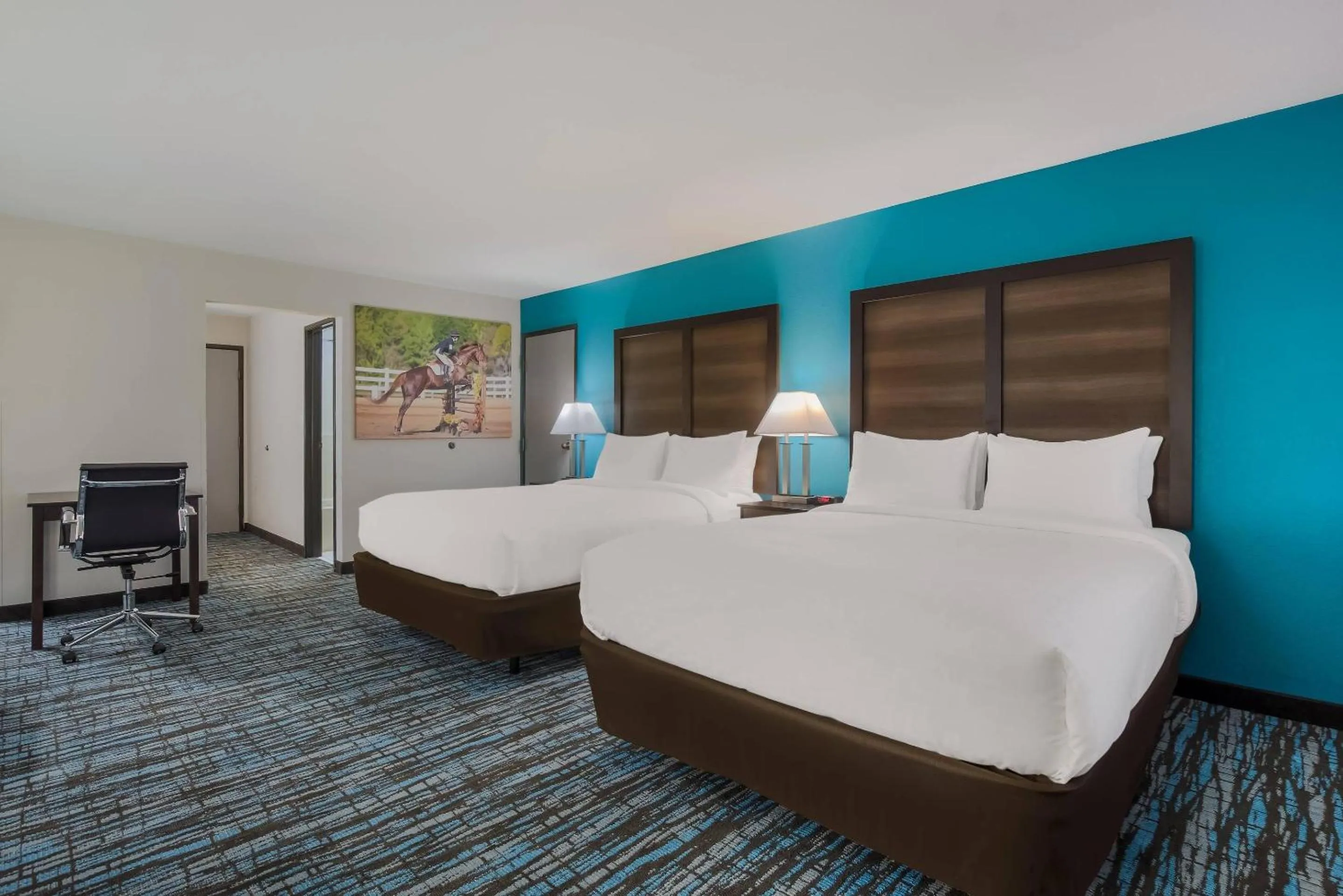 Bedroom, Bed in Clarion Pointe Harrodsburg-Danville