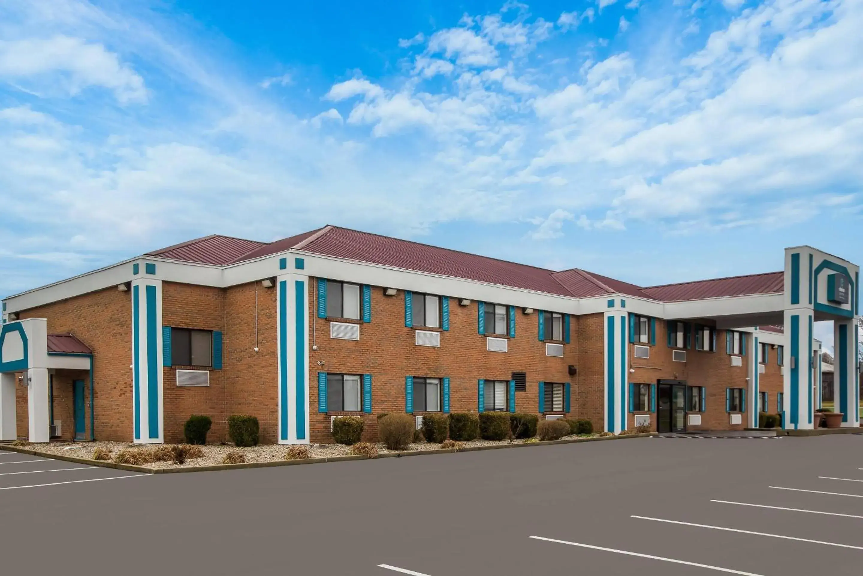 Property building in Clarion Pointe Harrodsburg-Danville Property building in Clarion Pointe Harrodsburg-Danville