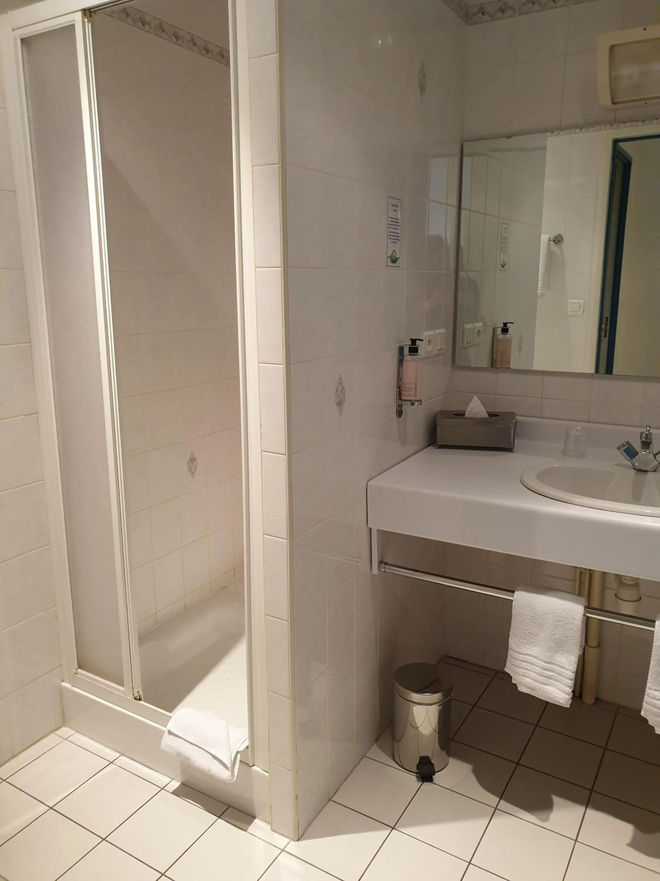 Shower in Ecole Hôtelière Hôtel d'Application