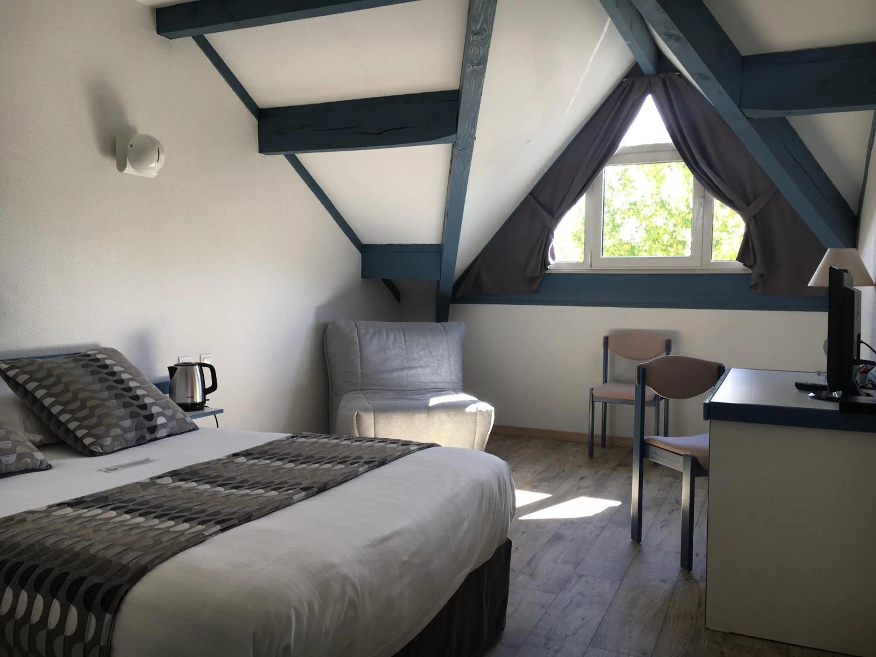 Bed in Ecole Hôtelière Hôtel d'Application