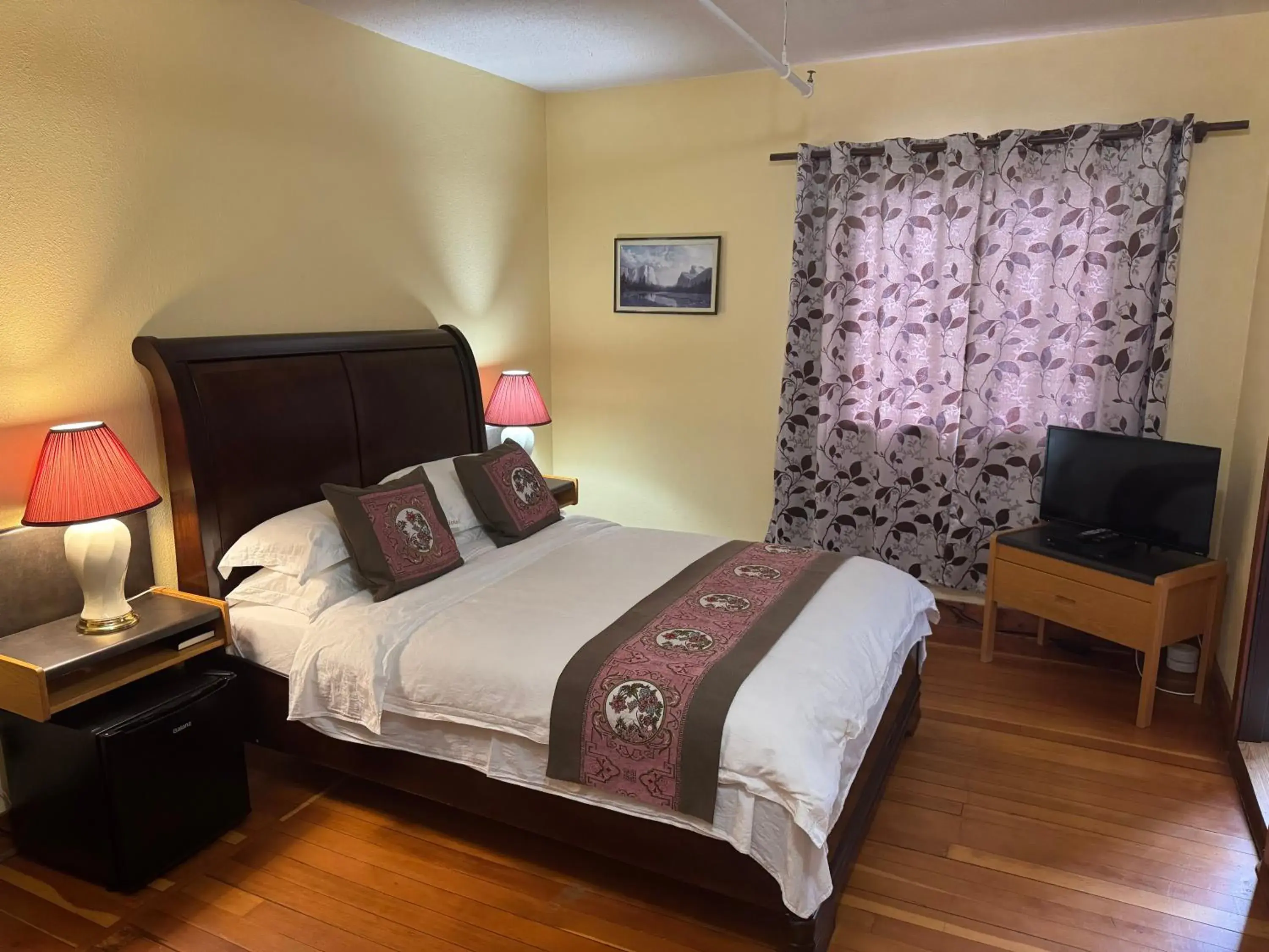 Deluxe Queen Room in Rodmay Hotel Deluxe Queen Room in Rodmay Hotel