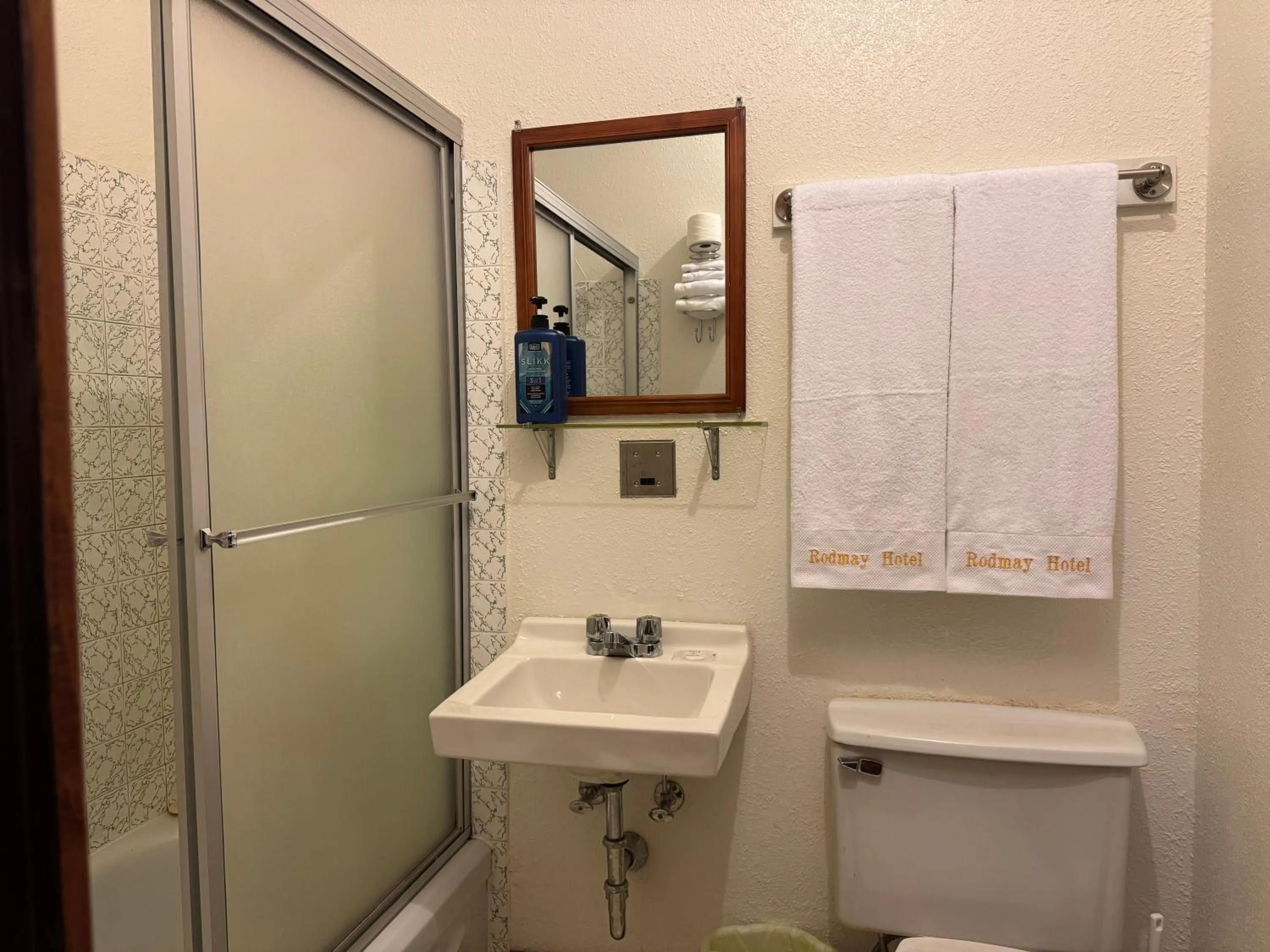 Bathroom in Rodmay Hotel