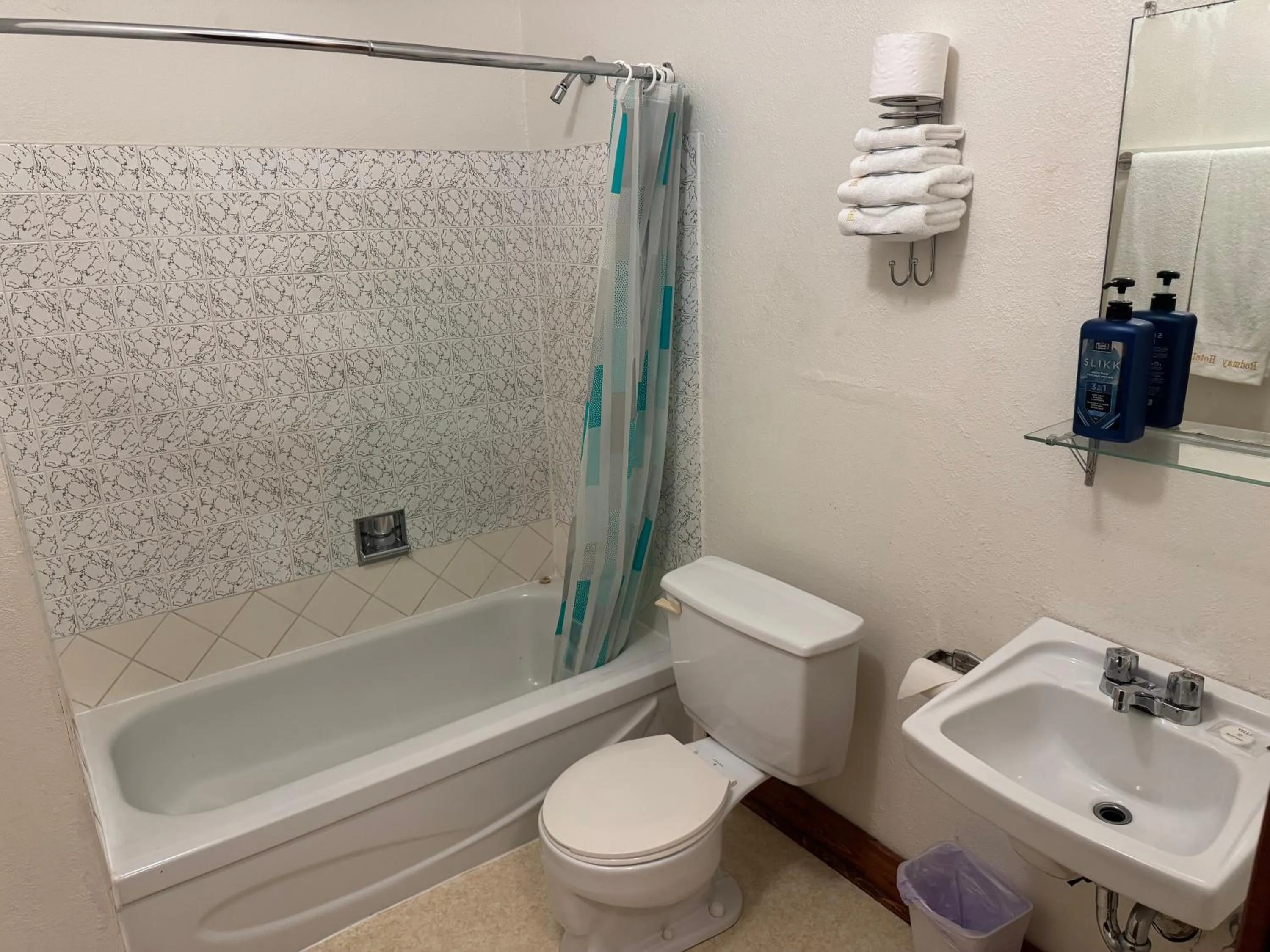 Bath in Rodmay Hotel