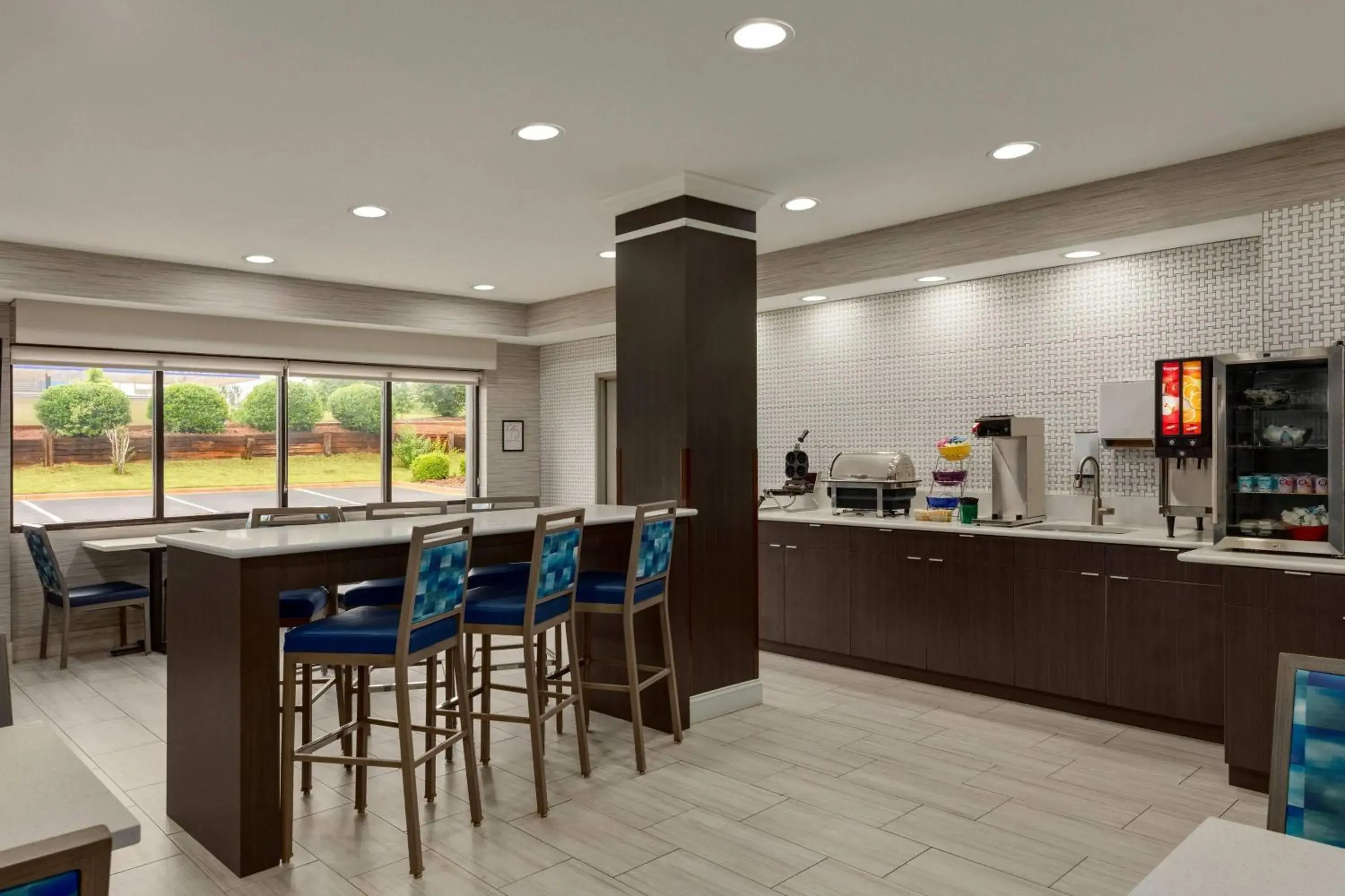 Breakfast in Days Inn & Suites by Wyndham Prattville-Montgomery Breakfast in Days Inn & Suites by Wyndham Prattville-Montgomery