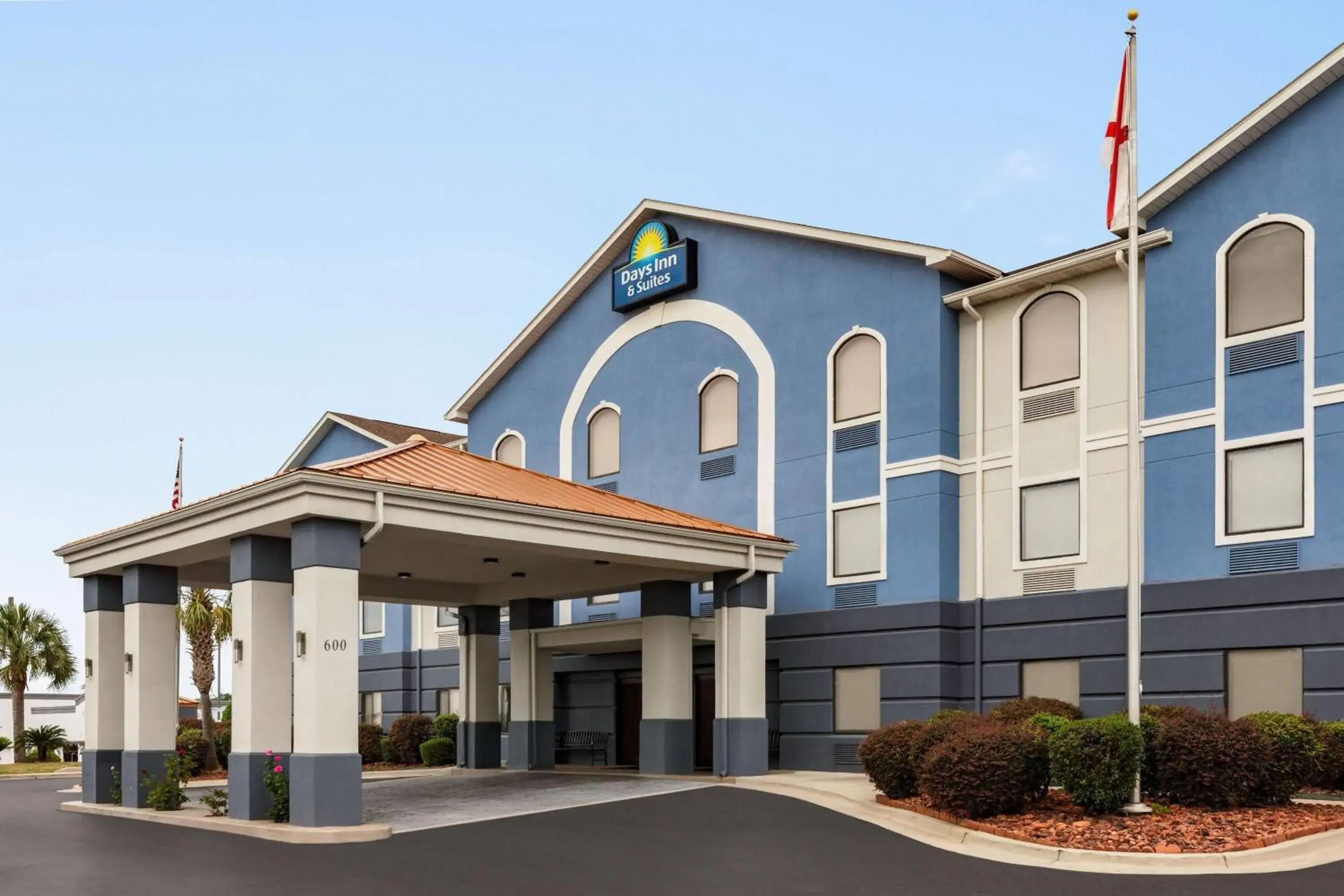 Property building in Days Inn & Suites by Wyndham Prattville-Montgomery Property building in Days Inn & Suites by Wyndham Prattville-Montgomery