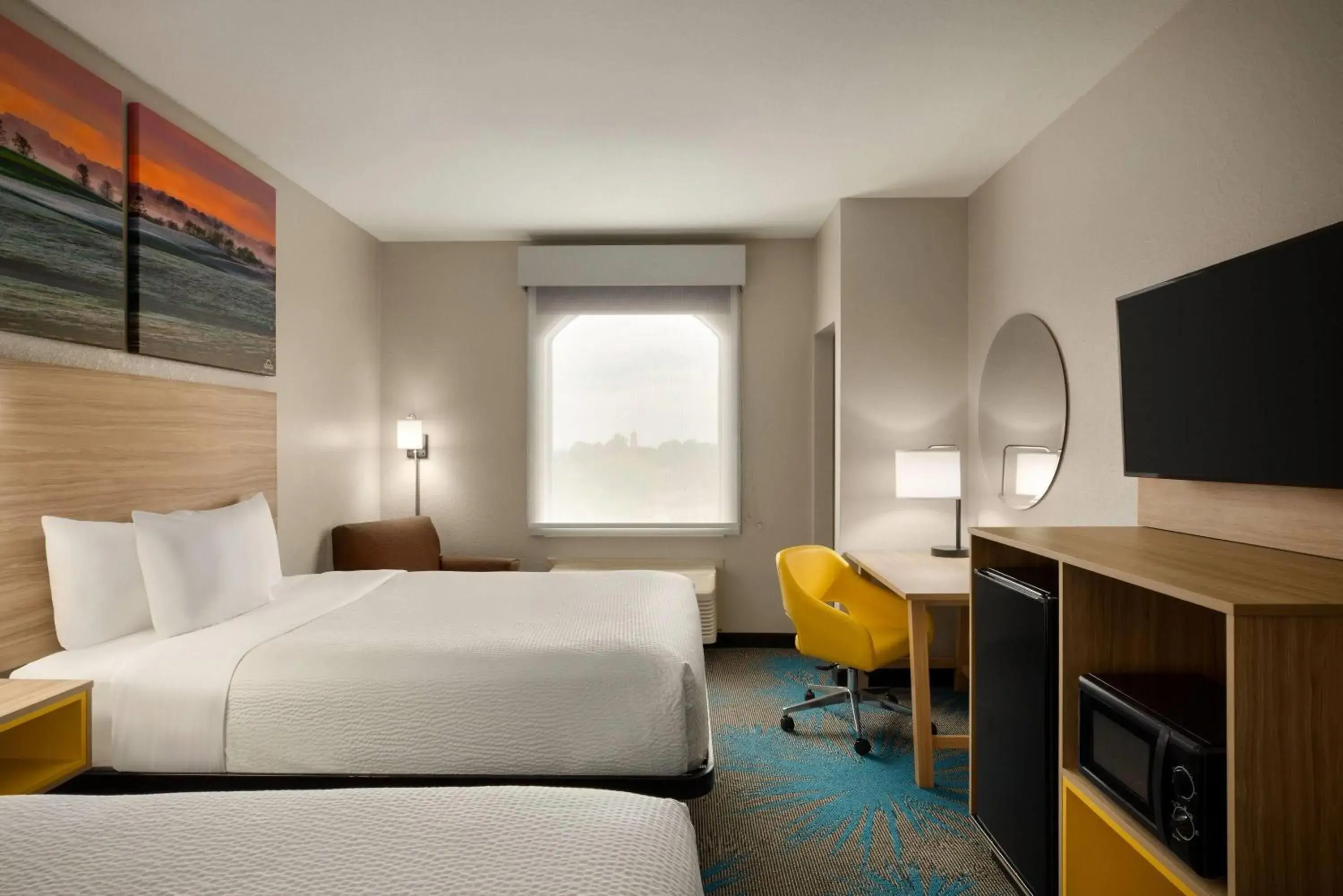 Photo of the whole room, Bed in Days Inn & Suites by Wyndham Prattville-Montgomery Photo of the whole room, Bed in Days Inn & Suites by Wyndham Prattville-Montgomery