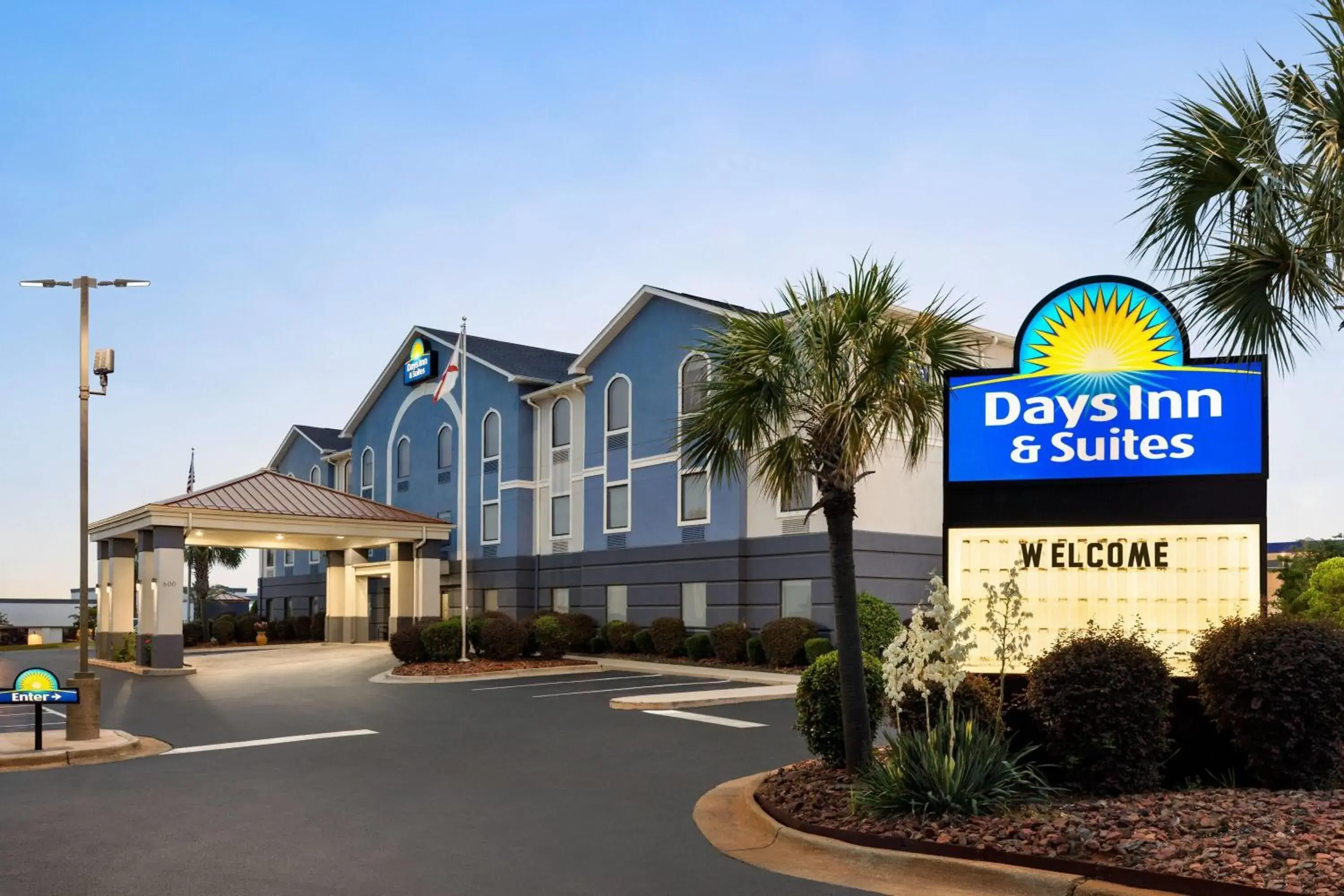 Property building in Days Inn & Suites by Wyndham Prattville-Montgomery Property building in Days Inn & Suites by Wyndham Prattville-Montgomery
