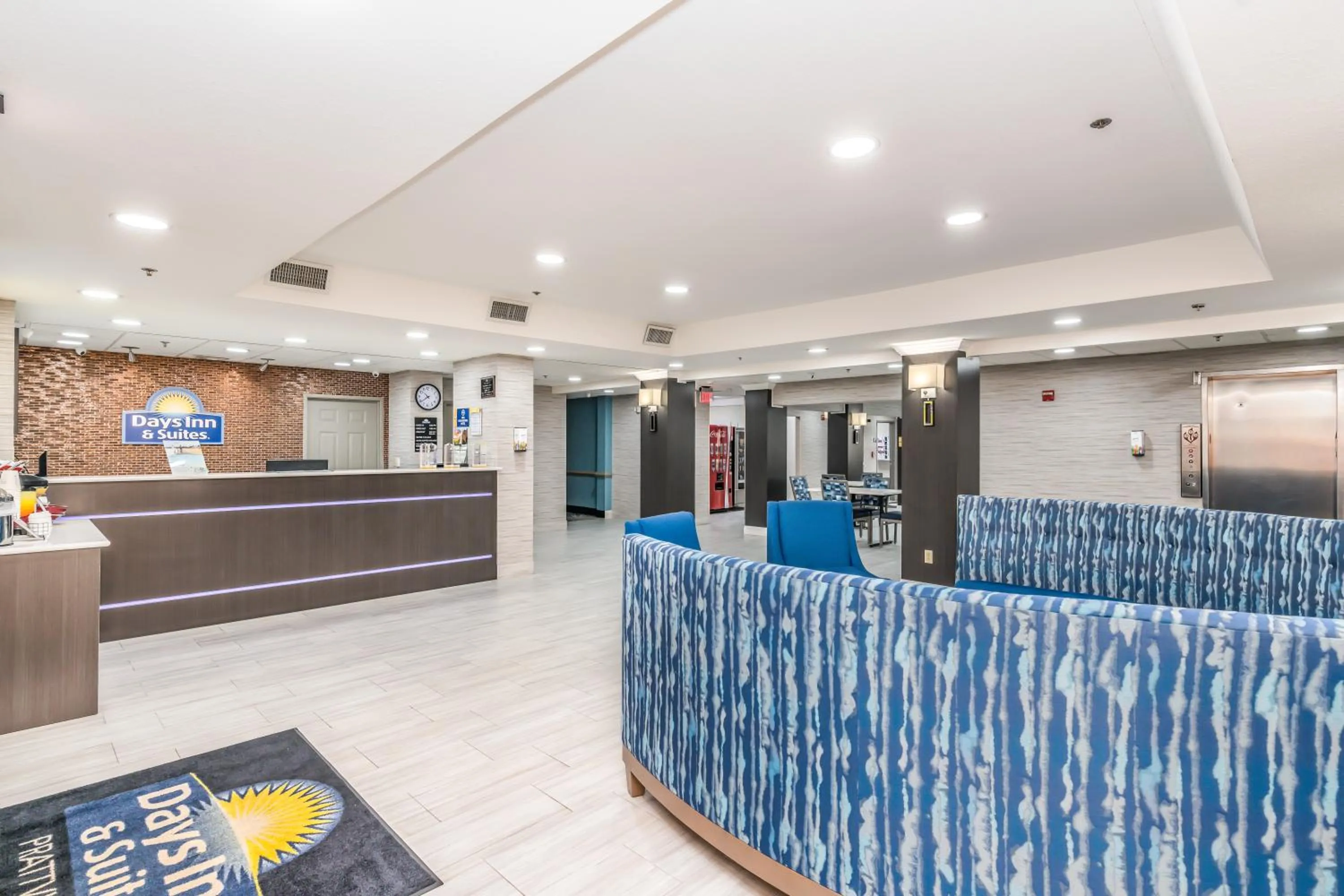 Lobby or reception in Days Inn & Suites by Wyndham Prattville-Montgomery