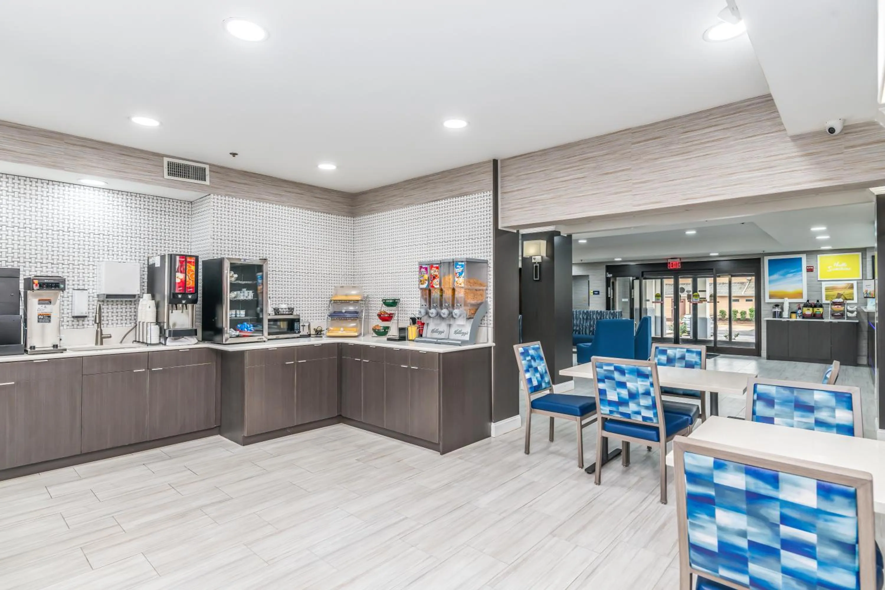 Breakfast in Days Inn & Suites by Wyndham Prattville-Montgomery