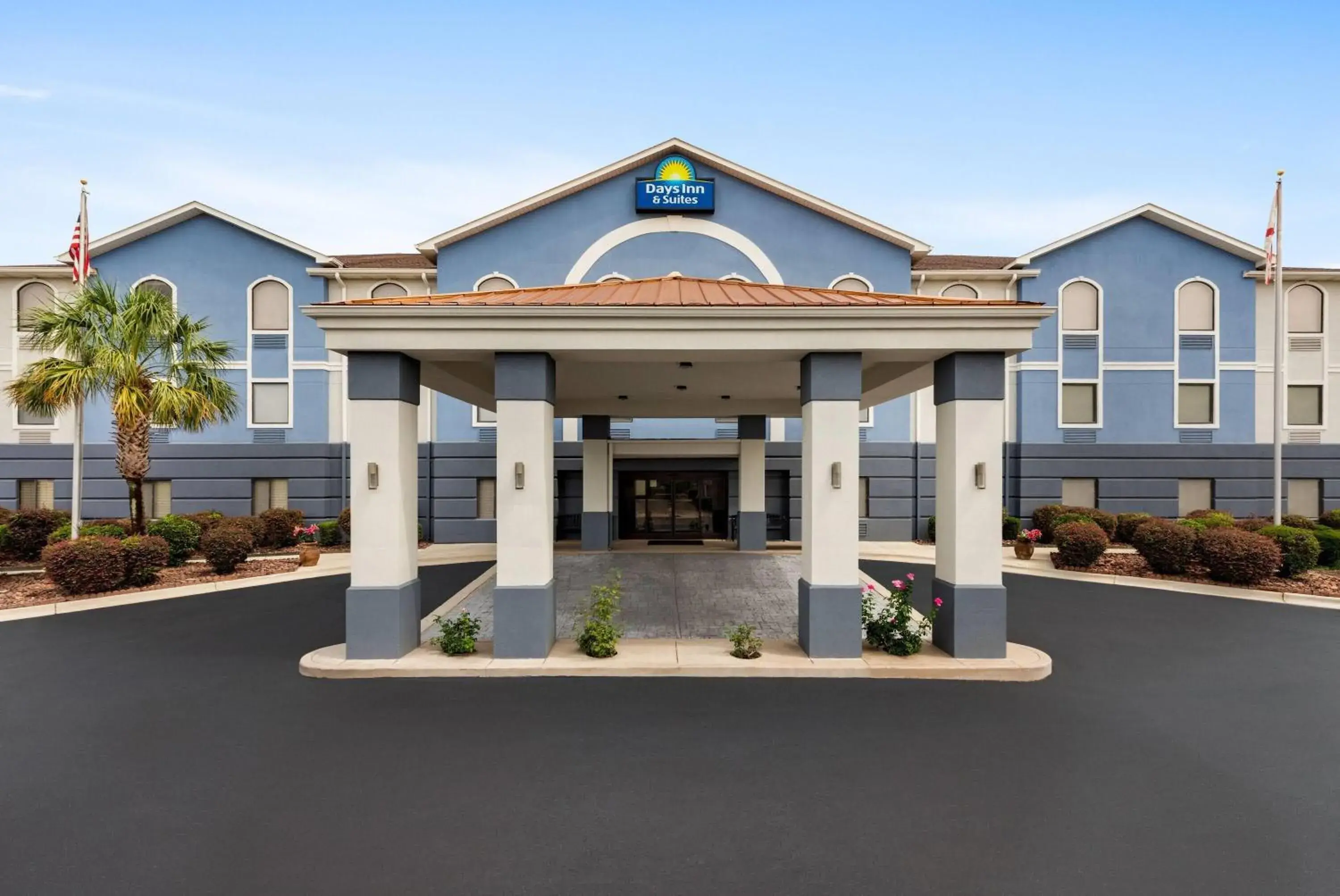 Property building in Days Inn & Suites by Wyndham Prattville-Montgomery Property building in Days Inn & Suites by Wyndham Prattville-Montgomery