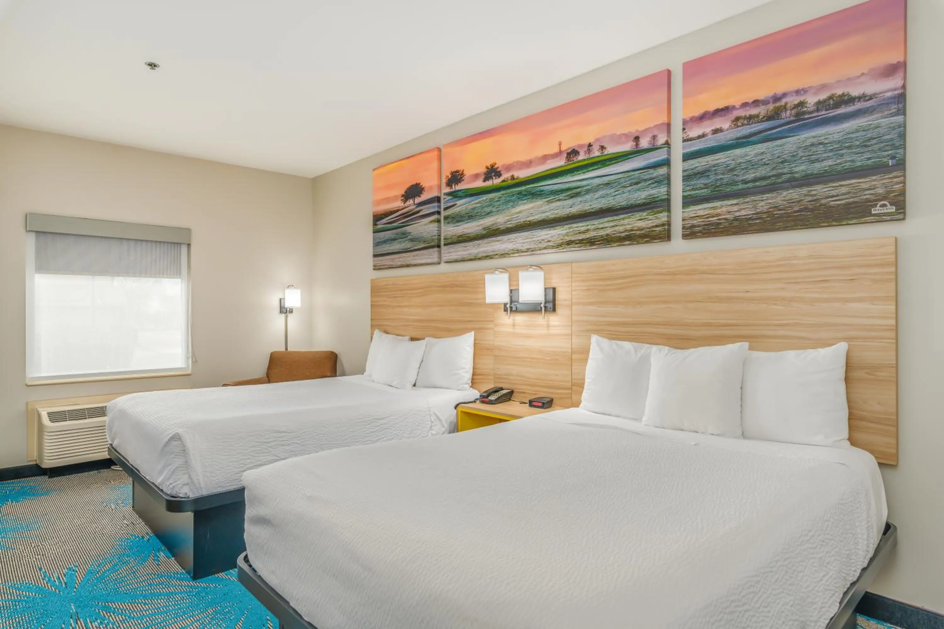 Bedroom, Bed in Days Inn & Suites by Wyndham Prattville-Montgomery