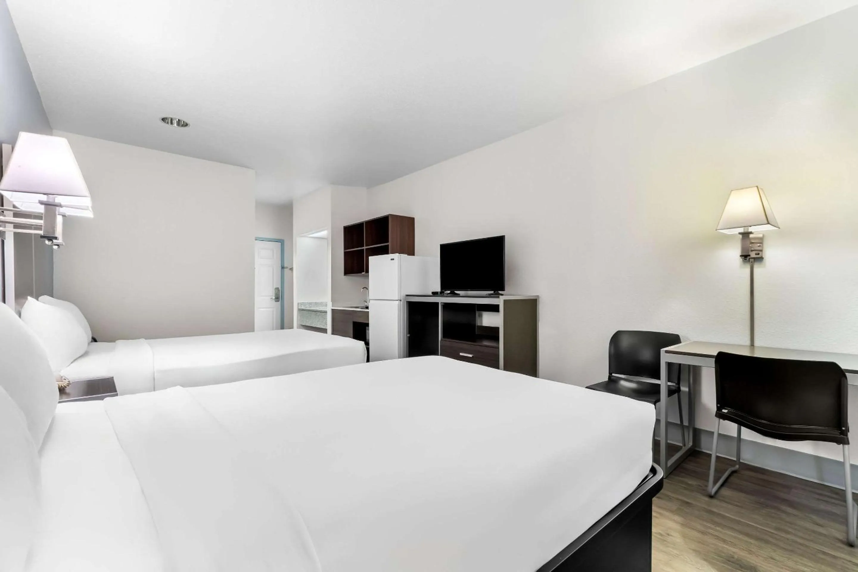 Bedroom, Bed in Suburban Studios Chattanooga Northeast - Ooltewah