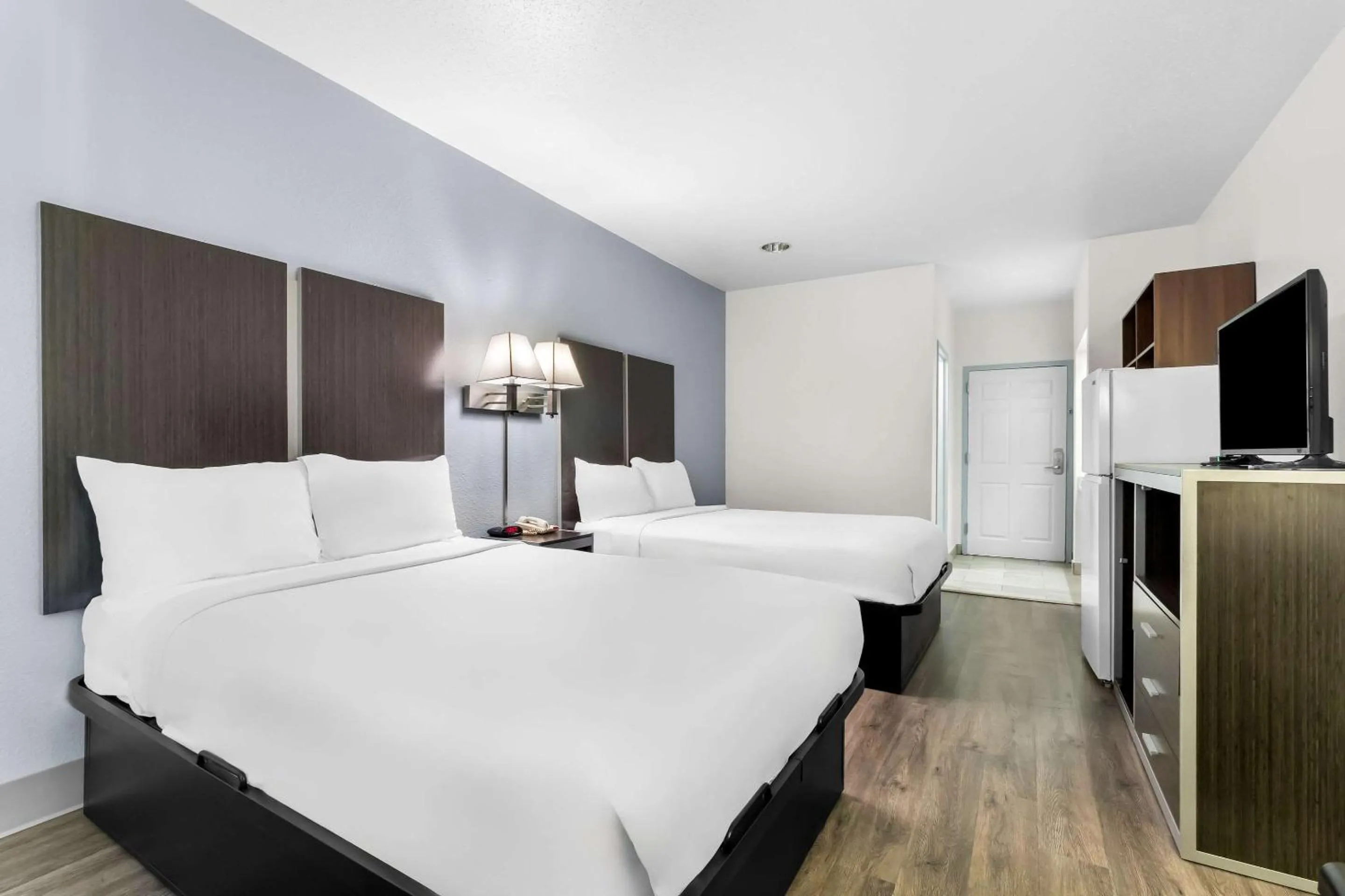 Bedroom, Bed in Suburban Studios Chattanooga Northeast - Ooltewah