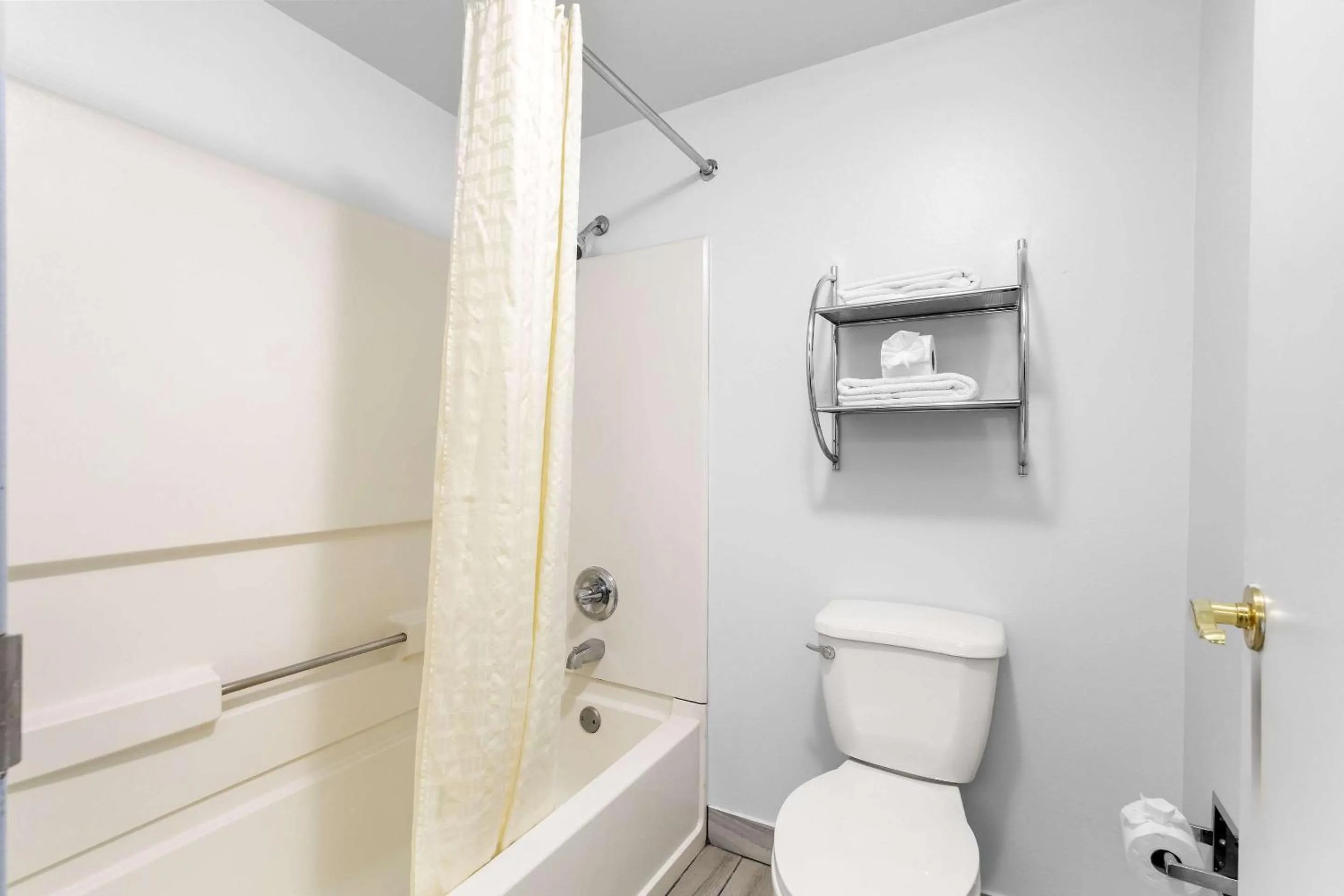 Bedroom in Suburban Studios Chattanooga Northeast - Ooltewah